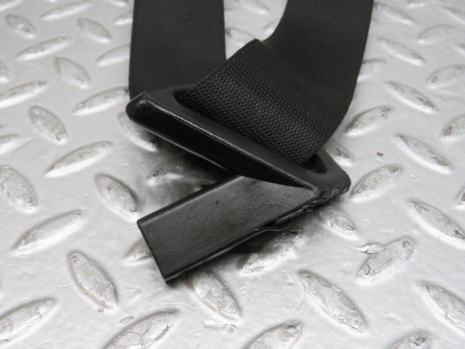 38001 Mercedes-Benz A124 320E Cabriolet Front Left Seat Belt With Buckle 1268600786 1248606569 1248680581