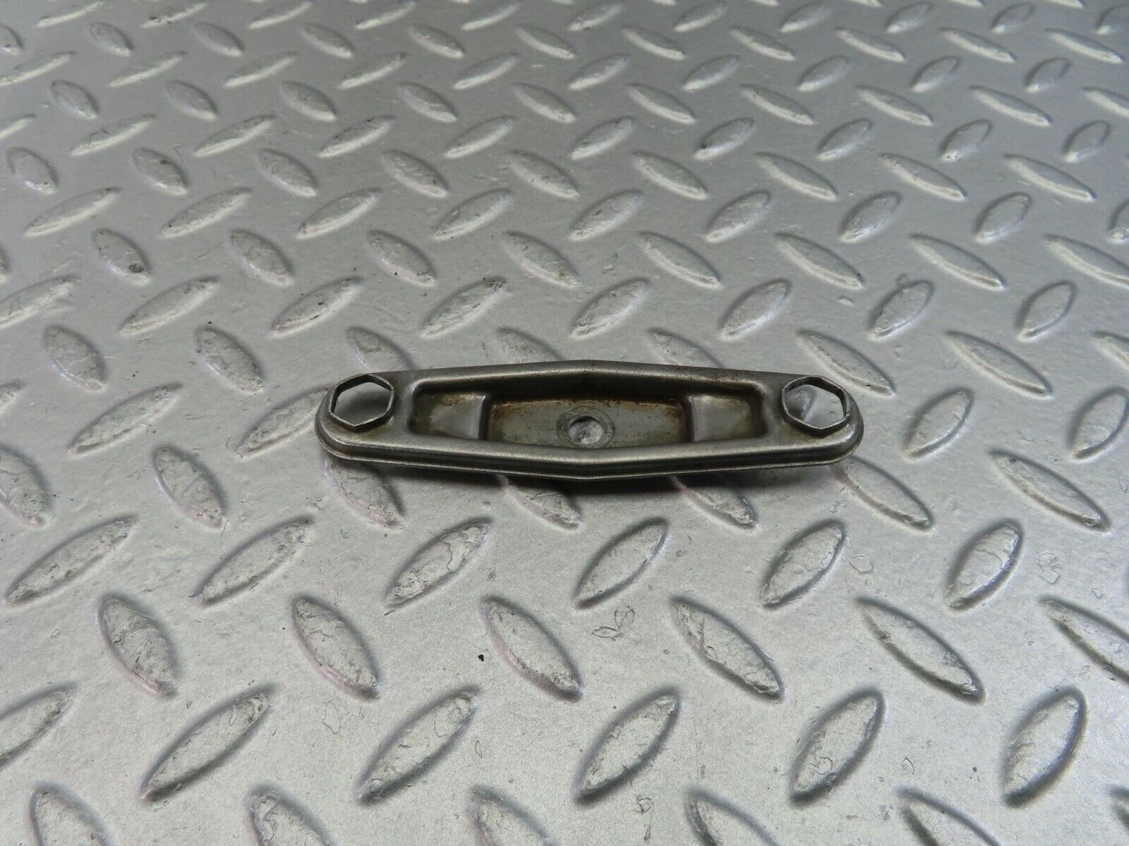 10082 Mercedes-Benz C123 230CE Coupe Fuel Injector Nozzle Clamp Bracket