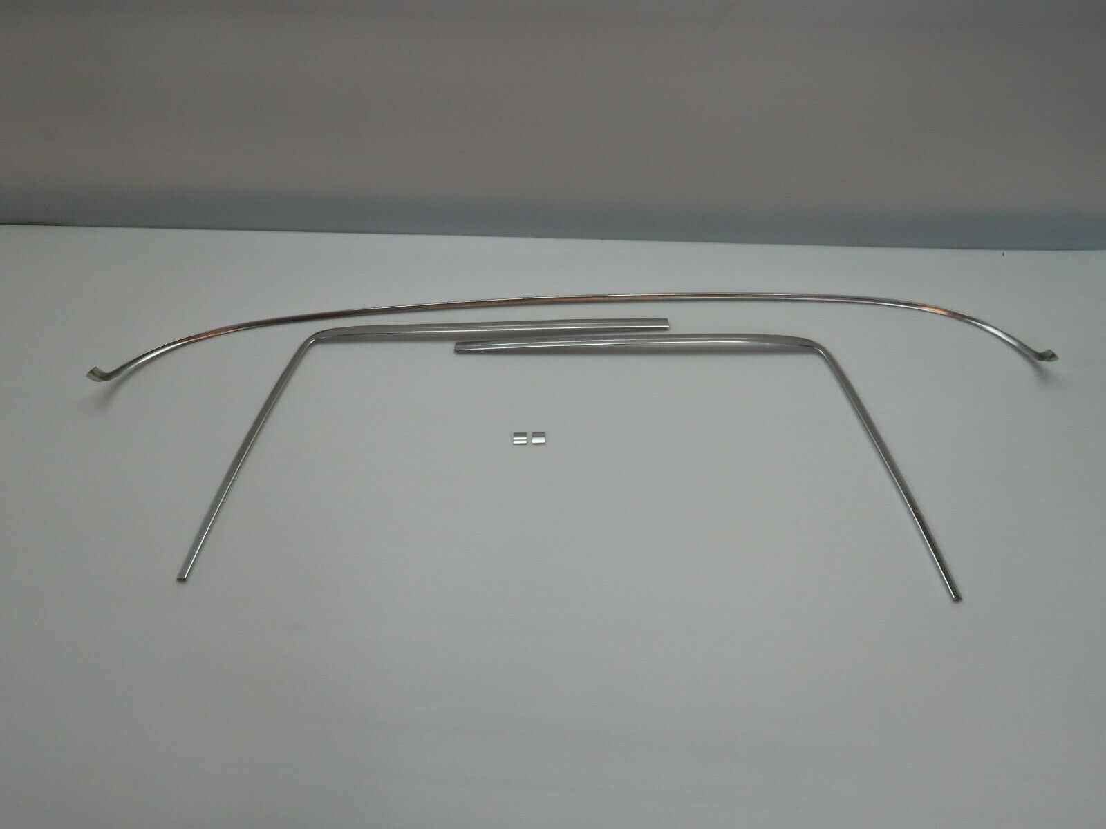7448 Mercedes-Benz W116 450SE Front Windscreen Chrome Frame