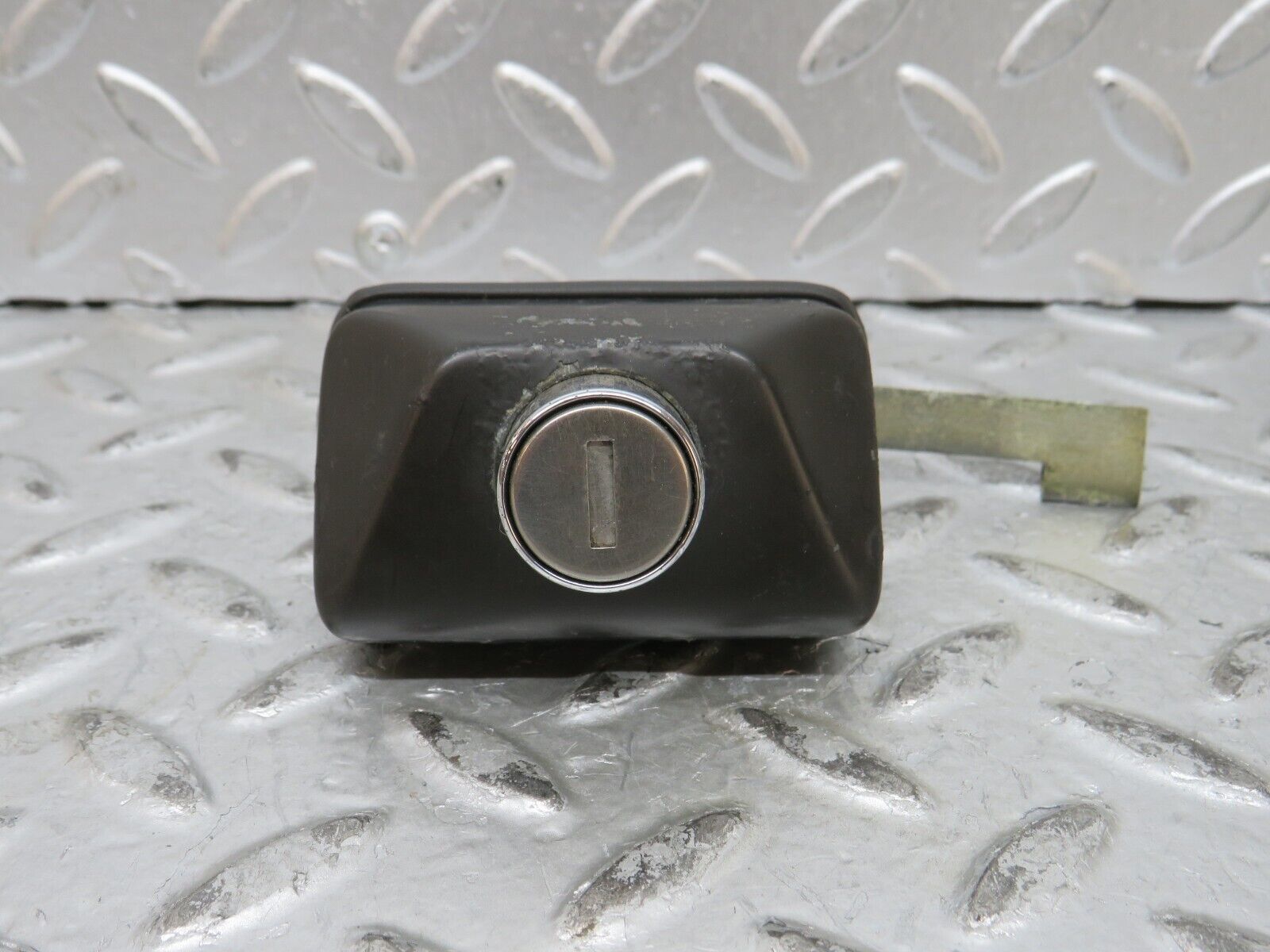 28904 Mercedes-Benz W123 230E Trunk Lock No Key 1237580096