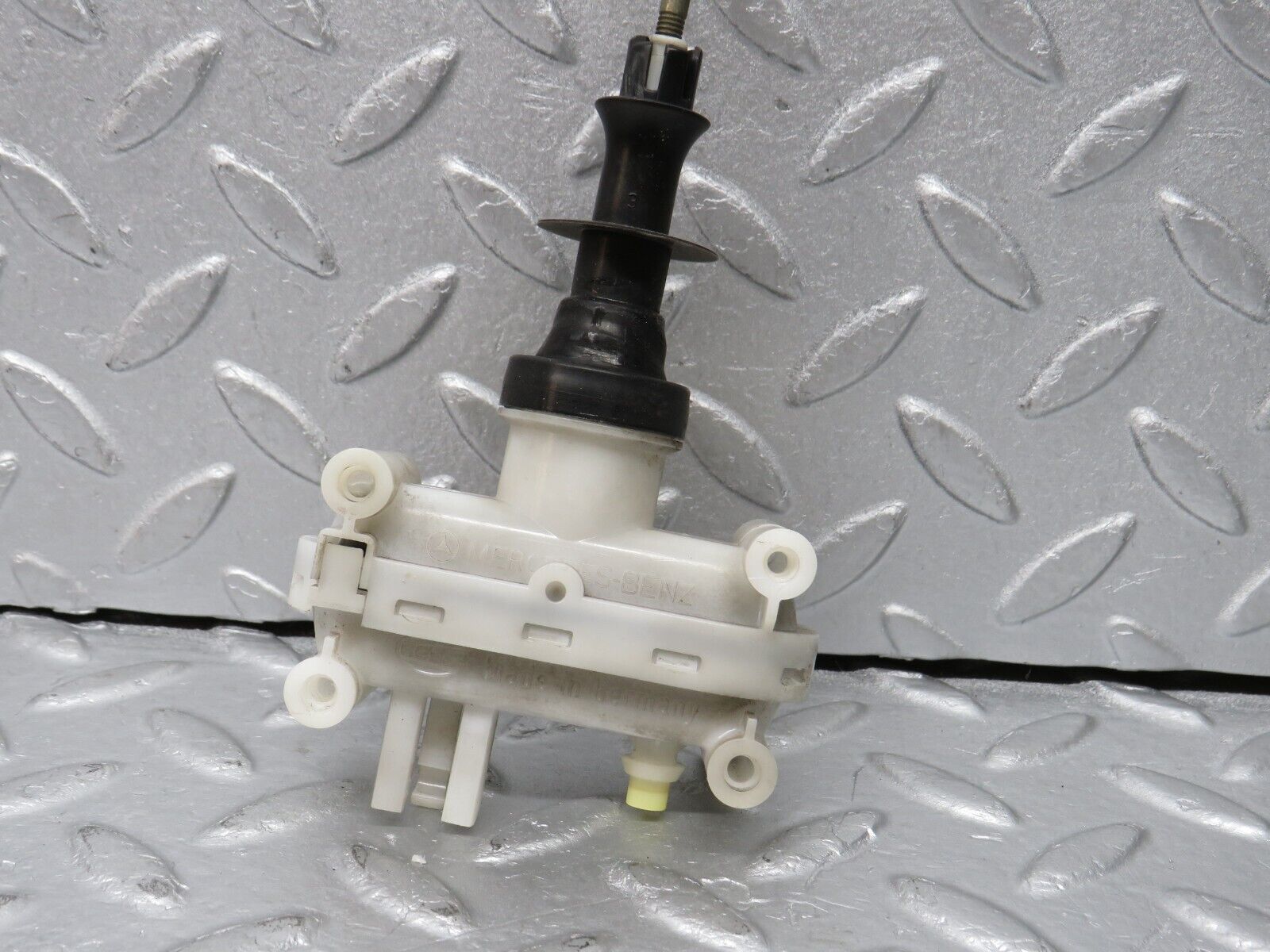 38908 Mercedes-Benz W201 190E 2.6L Rear Right Door Lock Vacuum Actuator