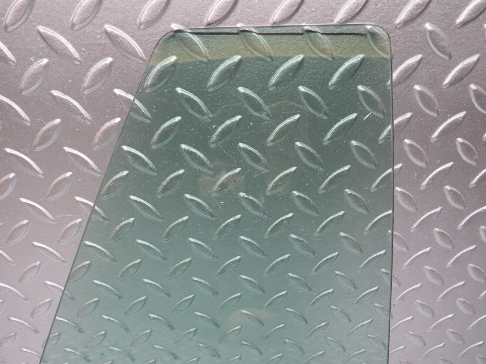 31478 Mercedes-Benz S124 220TE Wagon Rear Right Quarter Window Glass