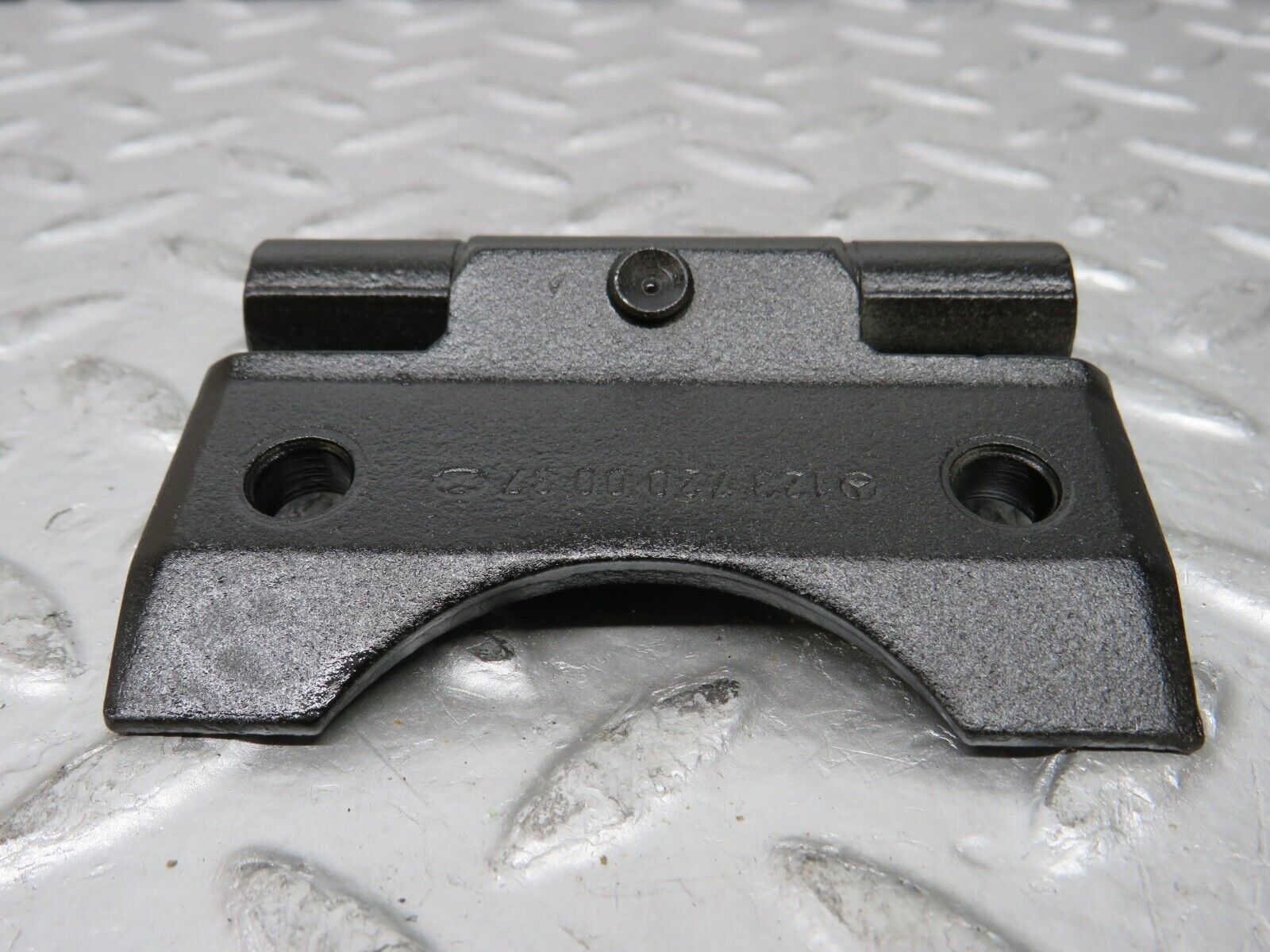 26868 Mercedes-Benz W123 240D Door Hinge Pair 1237200037