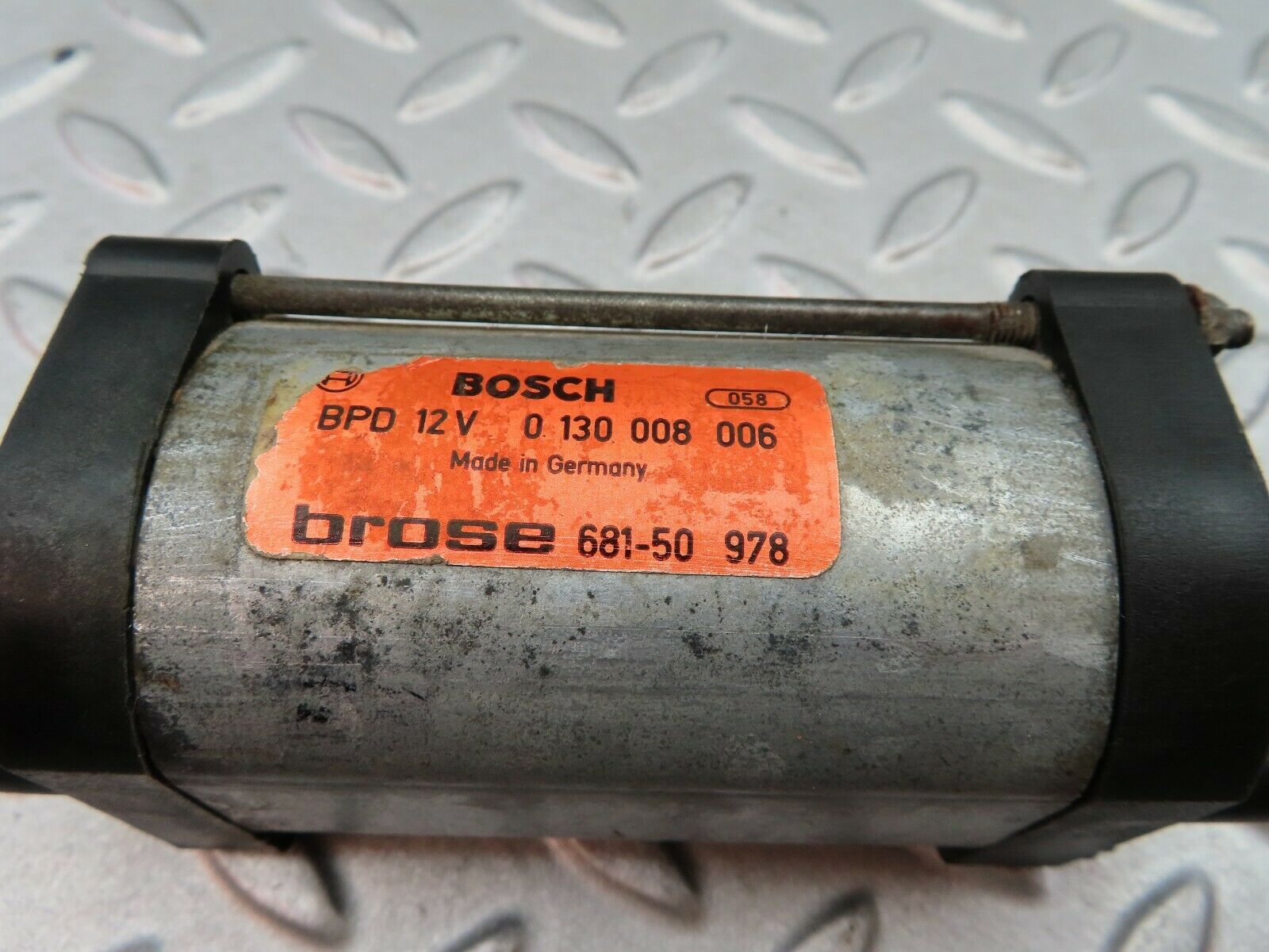 6228 Mercedes-Benz W126 380SE Seat Adjustment Motor Bosch 0130008006