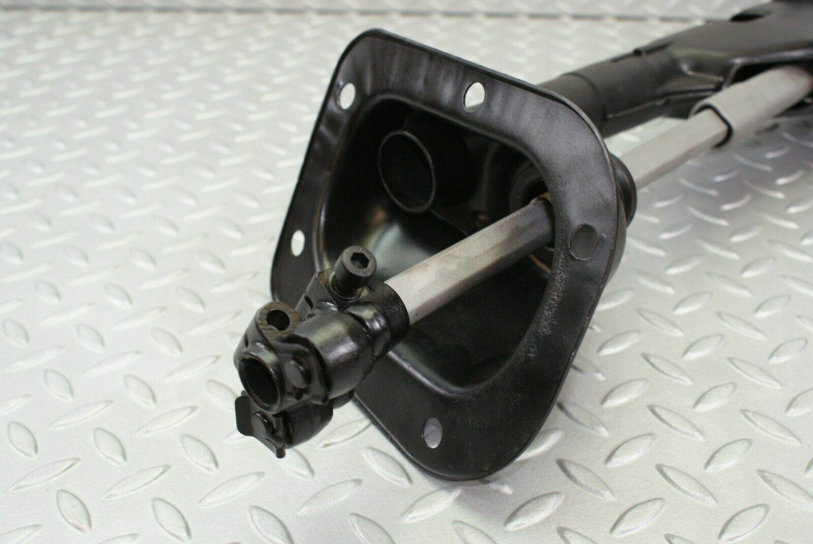 3210 Mercedes-Benz W115 220D Steering Column