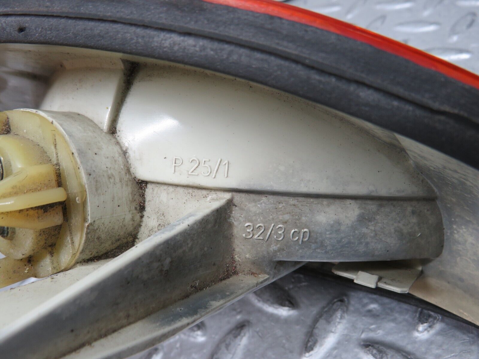 27998 Mercedes-Benz W123 280E Indicator Light Front Left Bosch