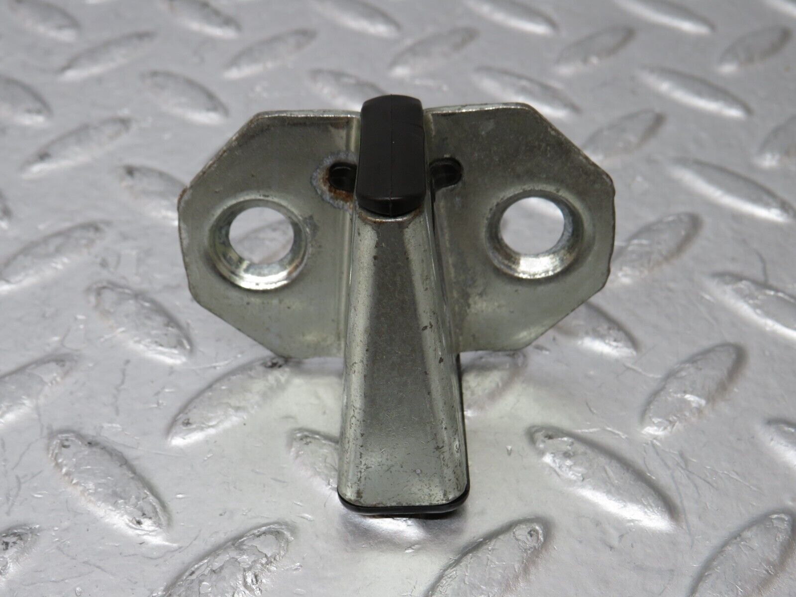 34890 Mercedes-Benz W210 320E Door Lock Latch