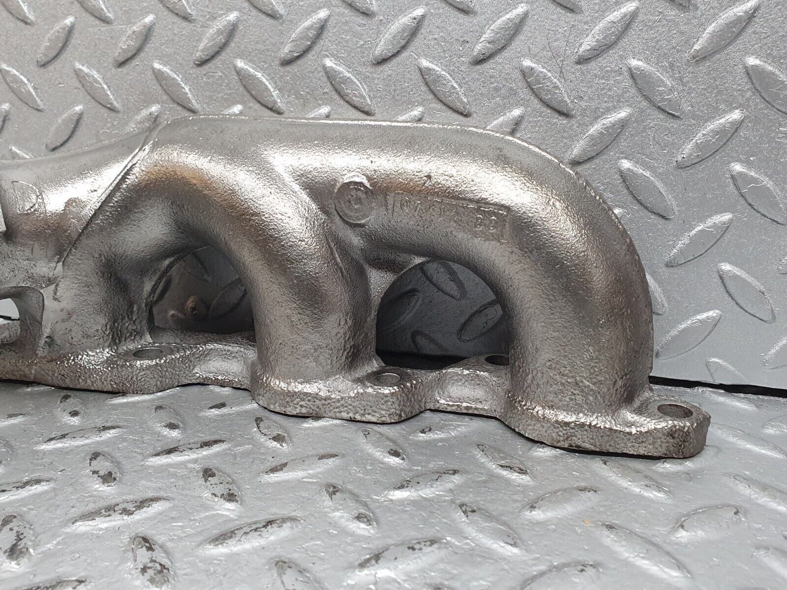 41202 Mercedes-Benz W126 300SE Exhaust Manifold Cylinder 4-6 1031422202