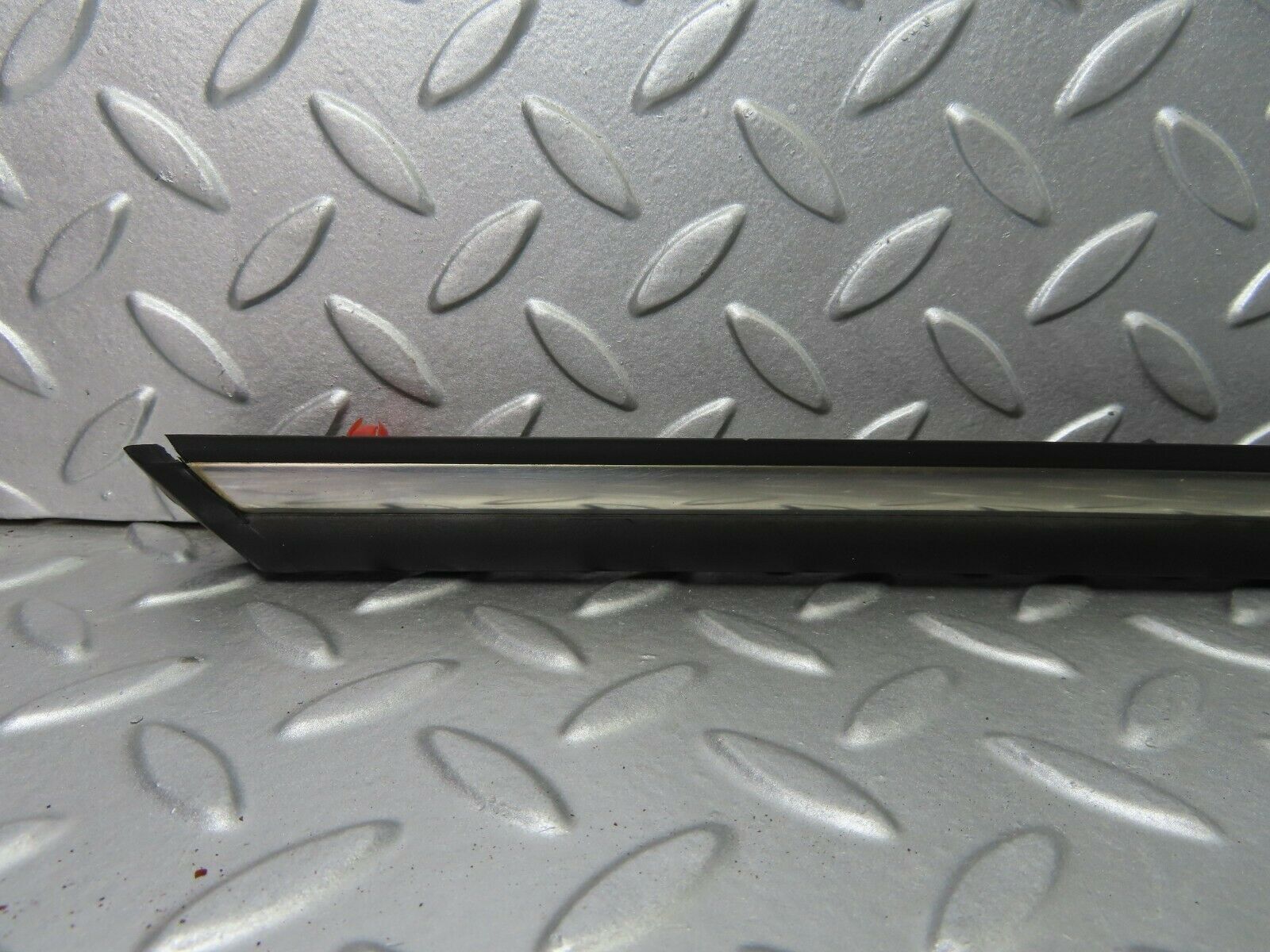 7251 Mercedes-Benz W116 450SE Centre Door Chrome Trim Front Left