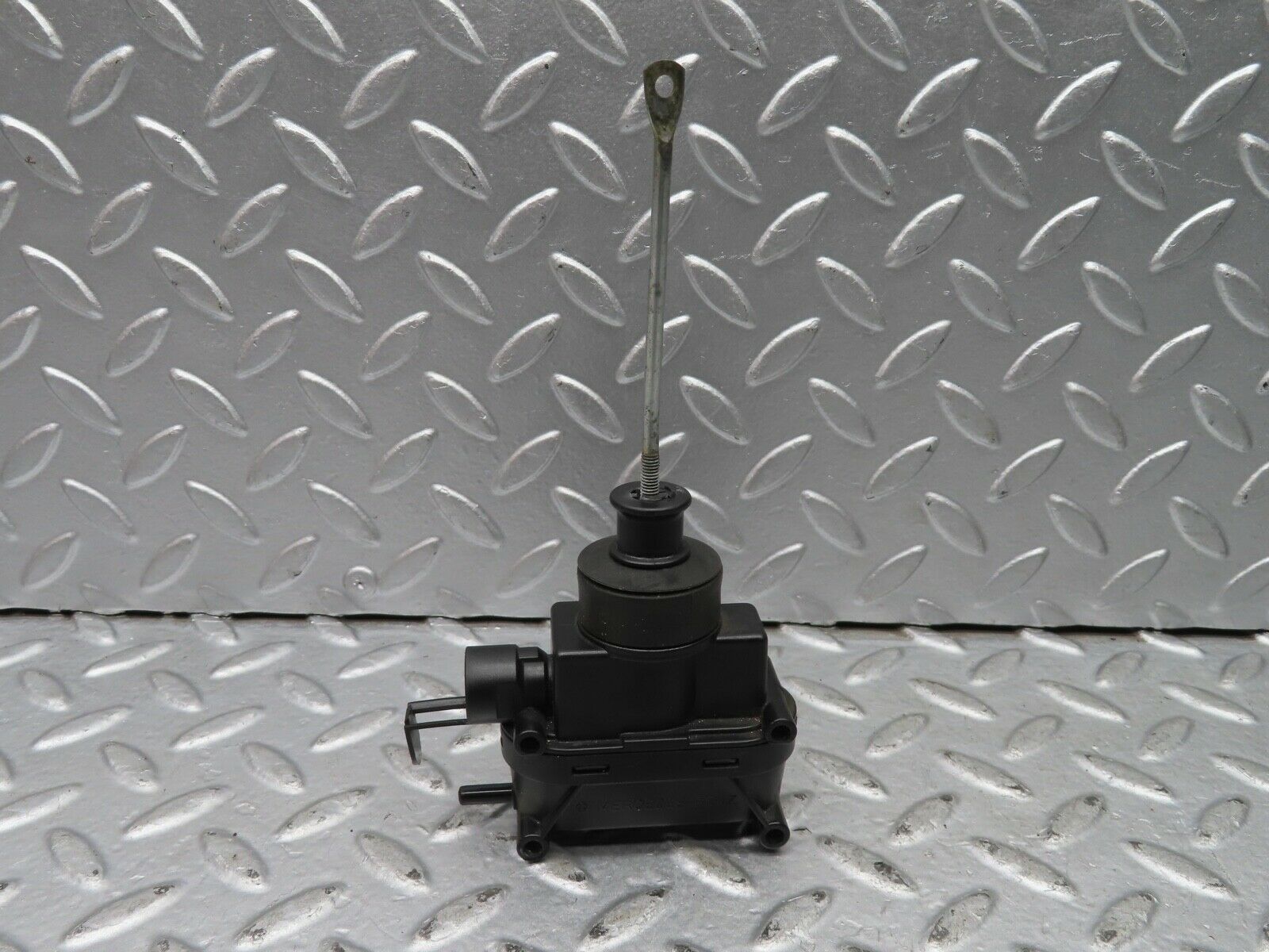 21442 Mercedes-Benz W126 300SE Front Door Lock Vacuum Actuator