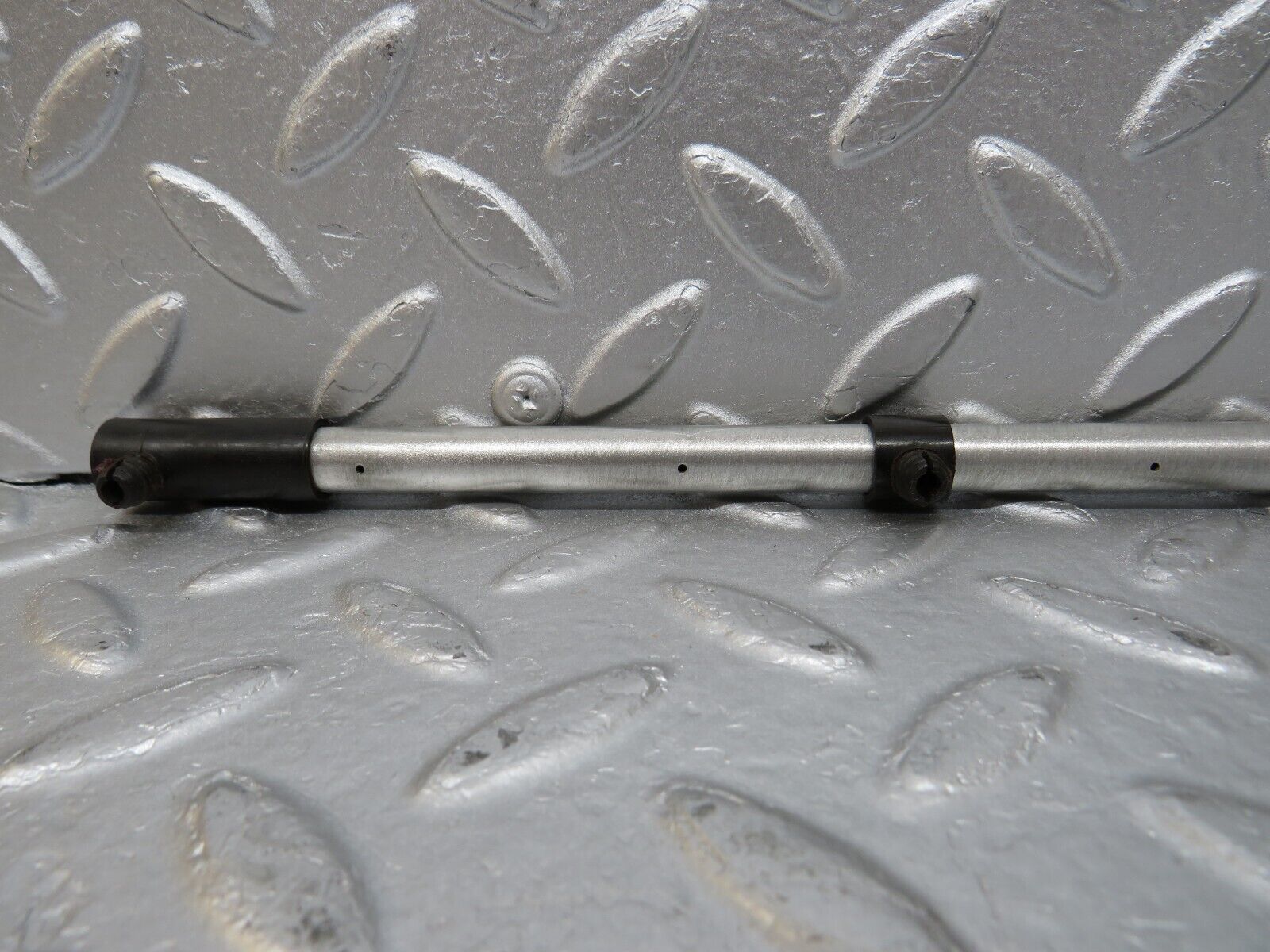 34550 Mercedes-Benz C126 380SEC Coupe Camshaft Oil Tube