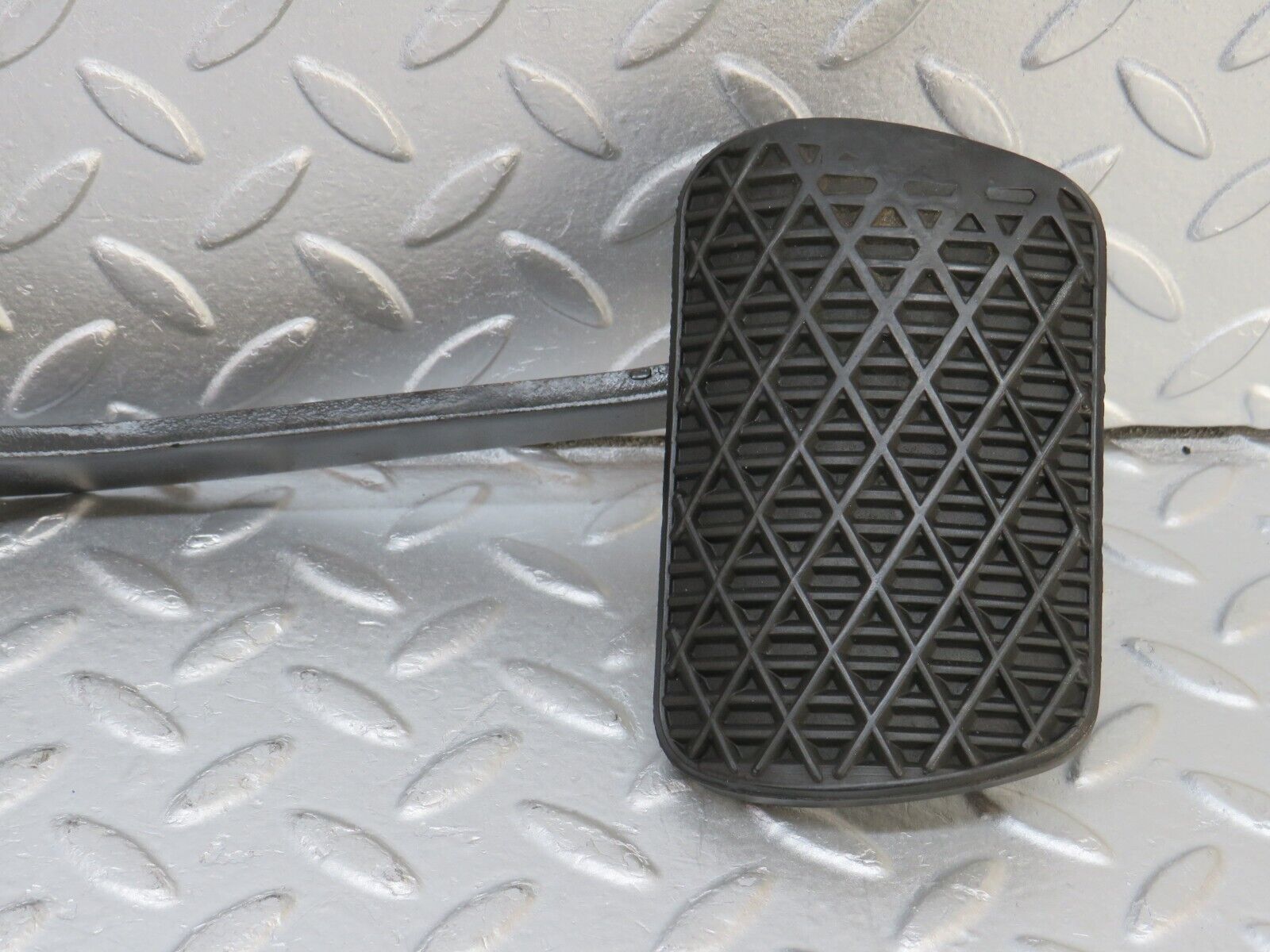 36162 Mercedes-Benz W126 420SE Brake Pedal With Rubber 1232910082