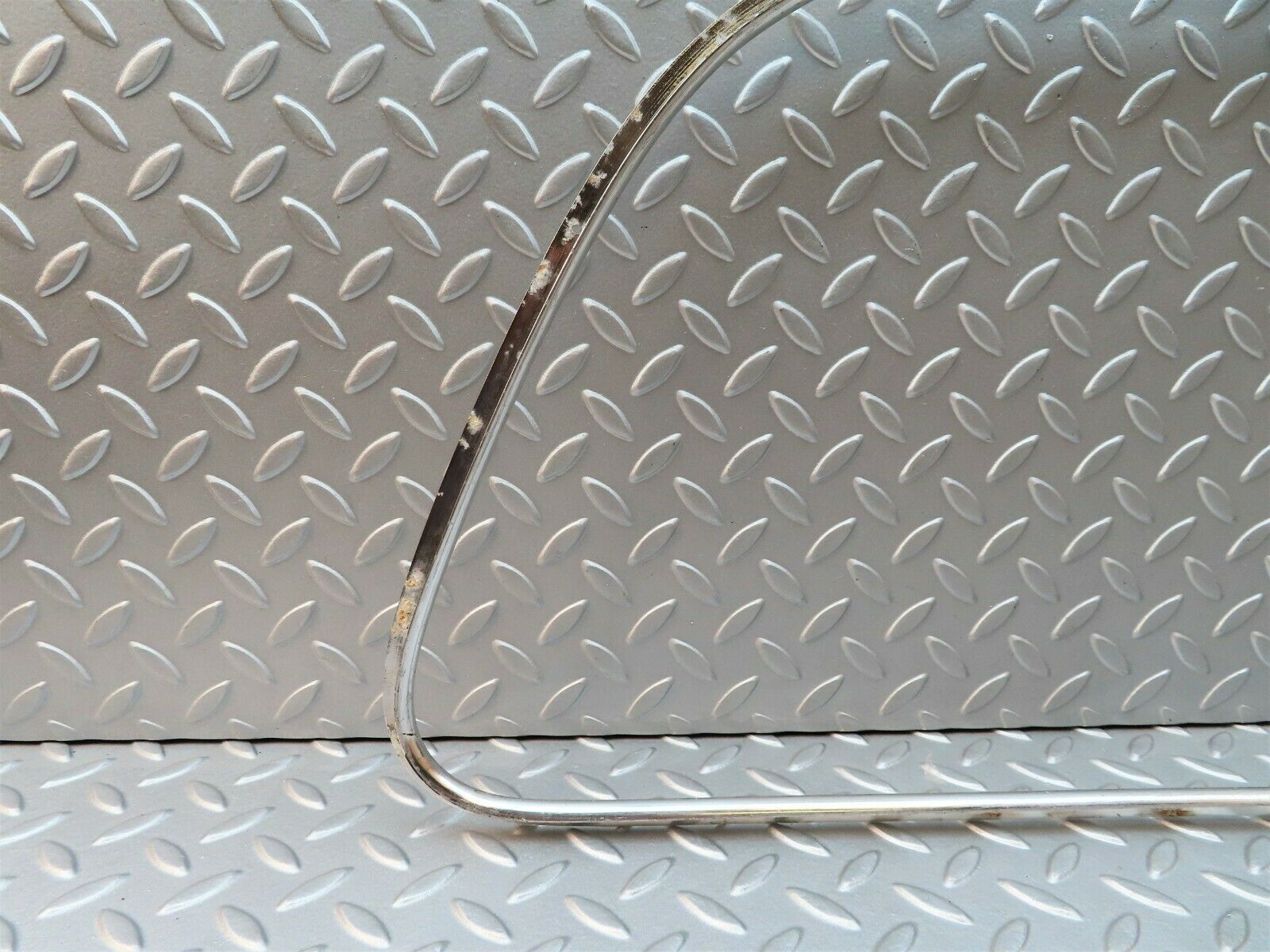 2047 Mercedes-Benz W105 219 PONTON Rear Right Door Chrome Trim