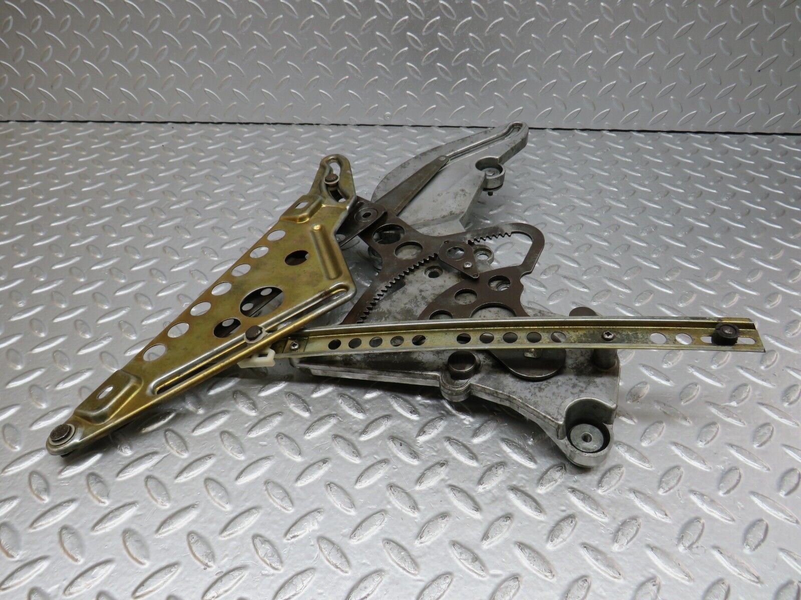 34299 Mercedes-Benz C126 380SEC Coupe Rear Left Power Window Regulator