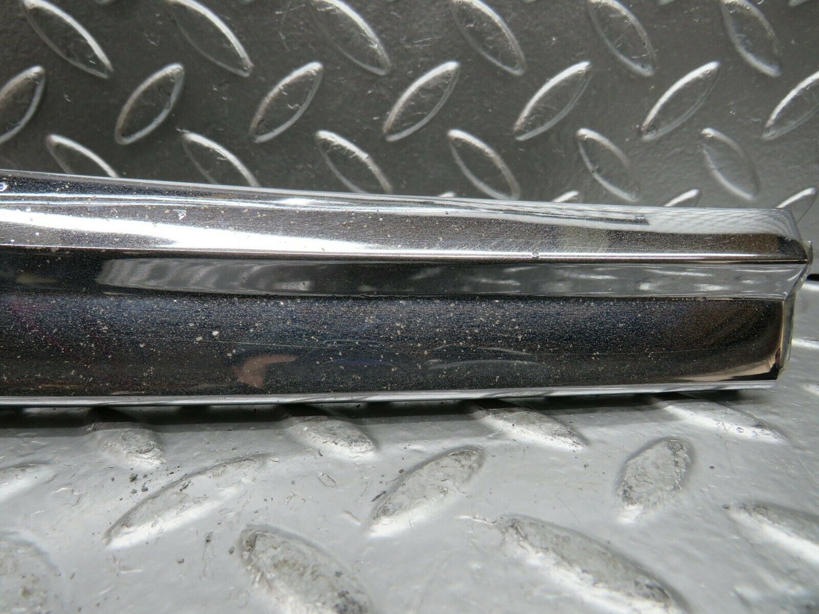 22732 Mercedes-Benz C107 450SLC Coupe Rear Window Trim Right 1076980289