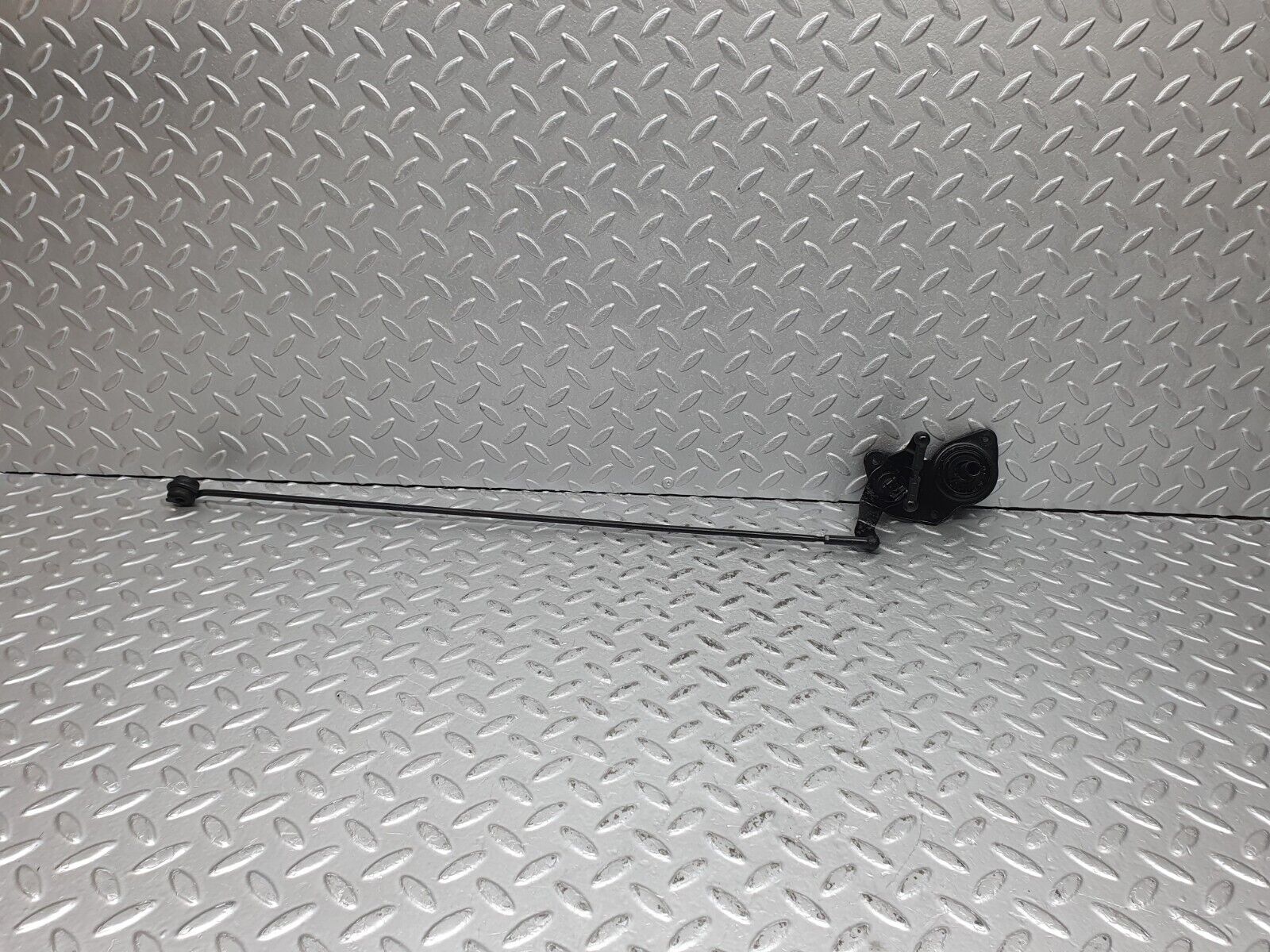 41233 Mercedes-Benz W126 300SE Throttle Linkage