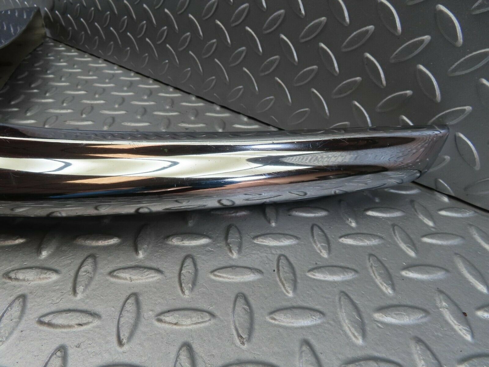 10615 Mercedes-Benz W108 Front Left Upper Bumper Corner