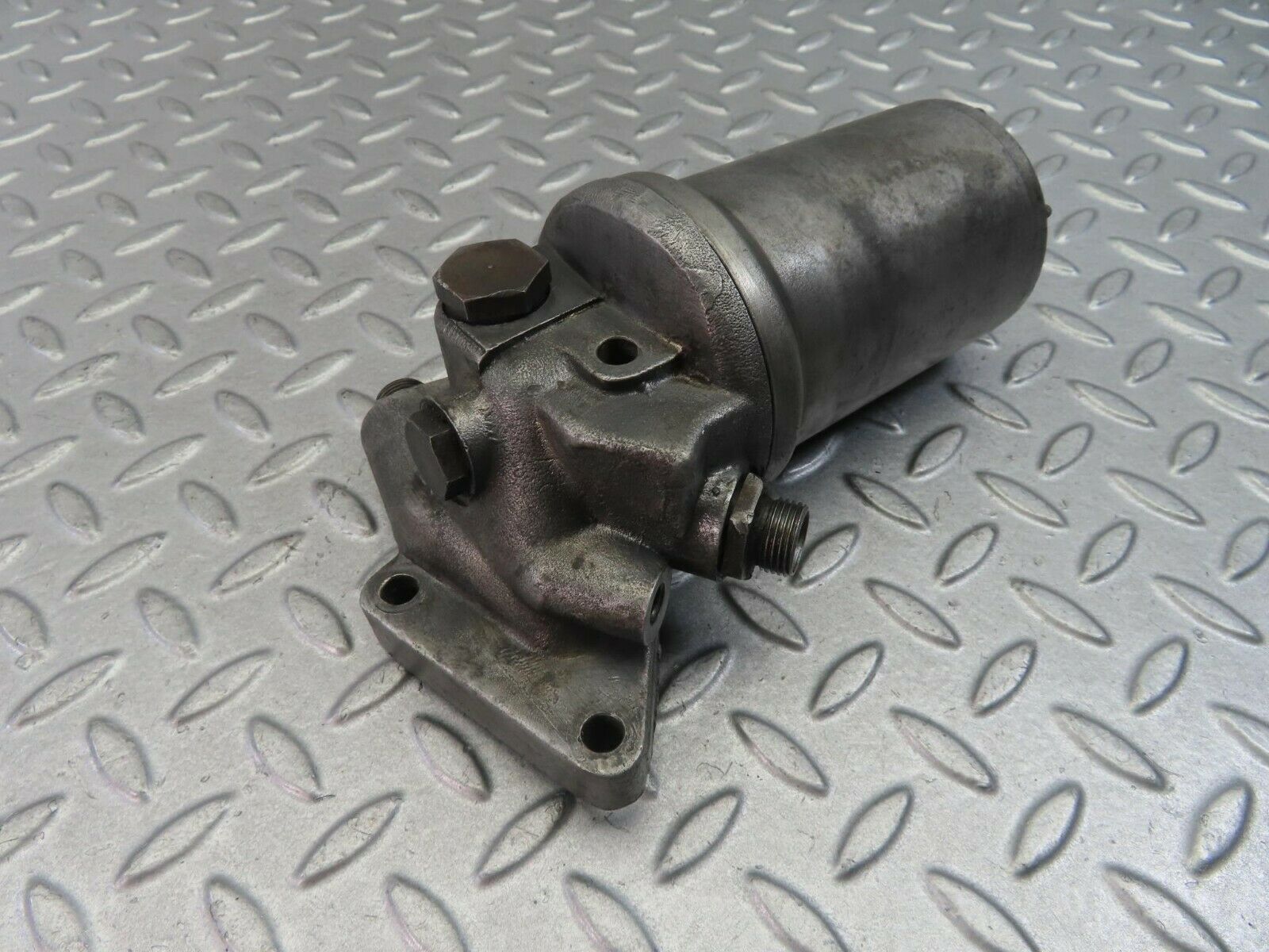 8502 Mercedes-Benz W108 Oil Filter Housing
