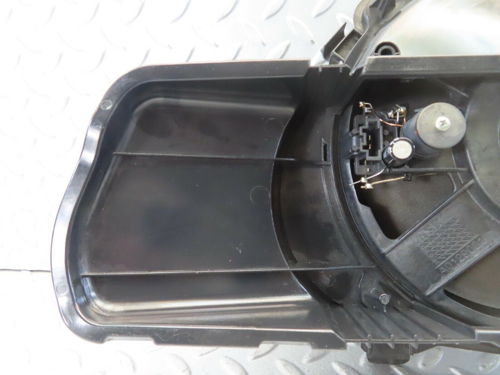 11109 Mercedes-Benz W221 S320 Subwoofer 2218202402