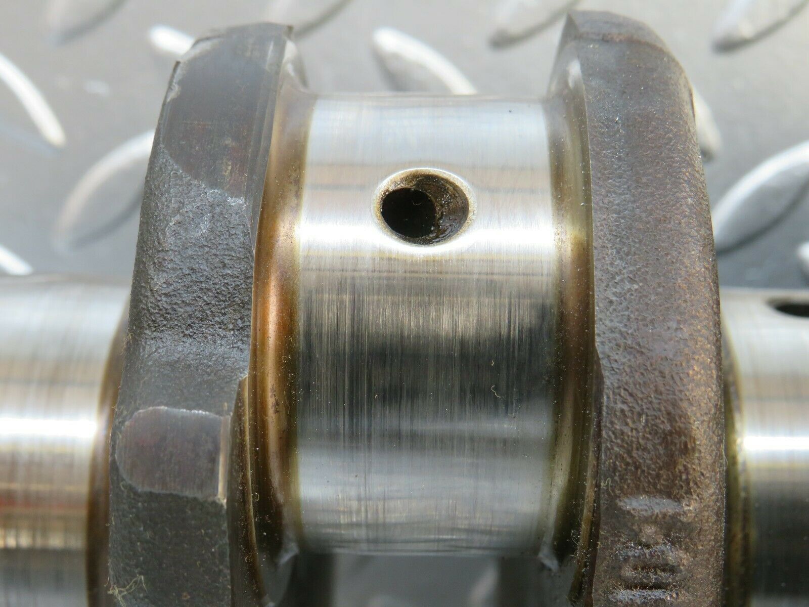 23678 Mercedes-Benz W114 280E Crankshaft 1100310101