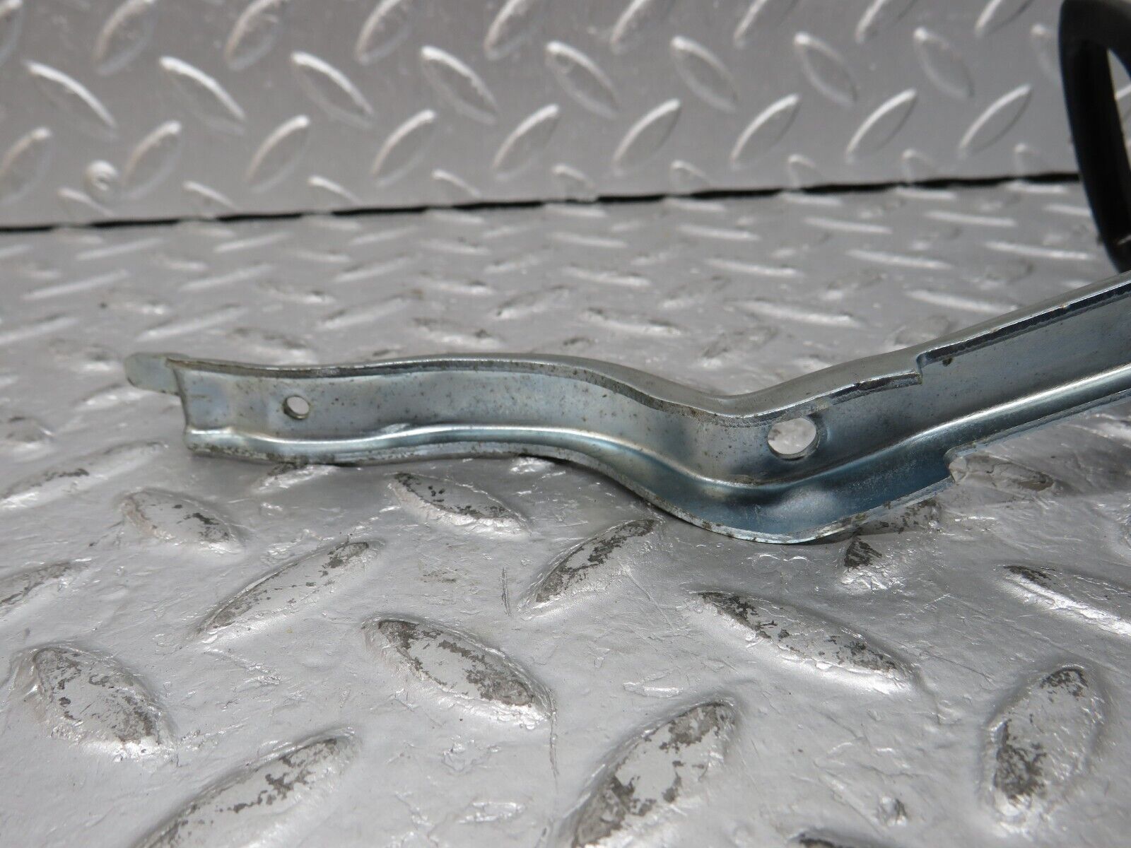 33886 Mercedes-Benz C123 230CE Coupe Front Right Seat Side Height Adjust Handle