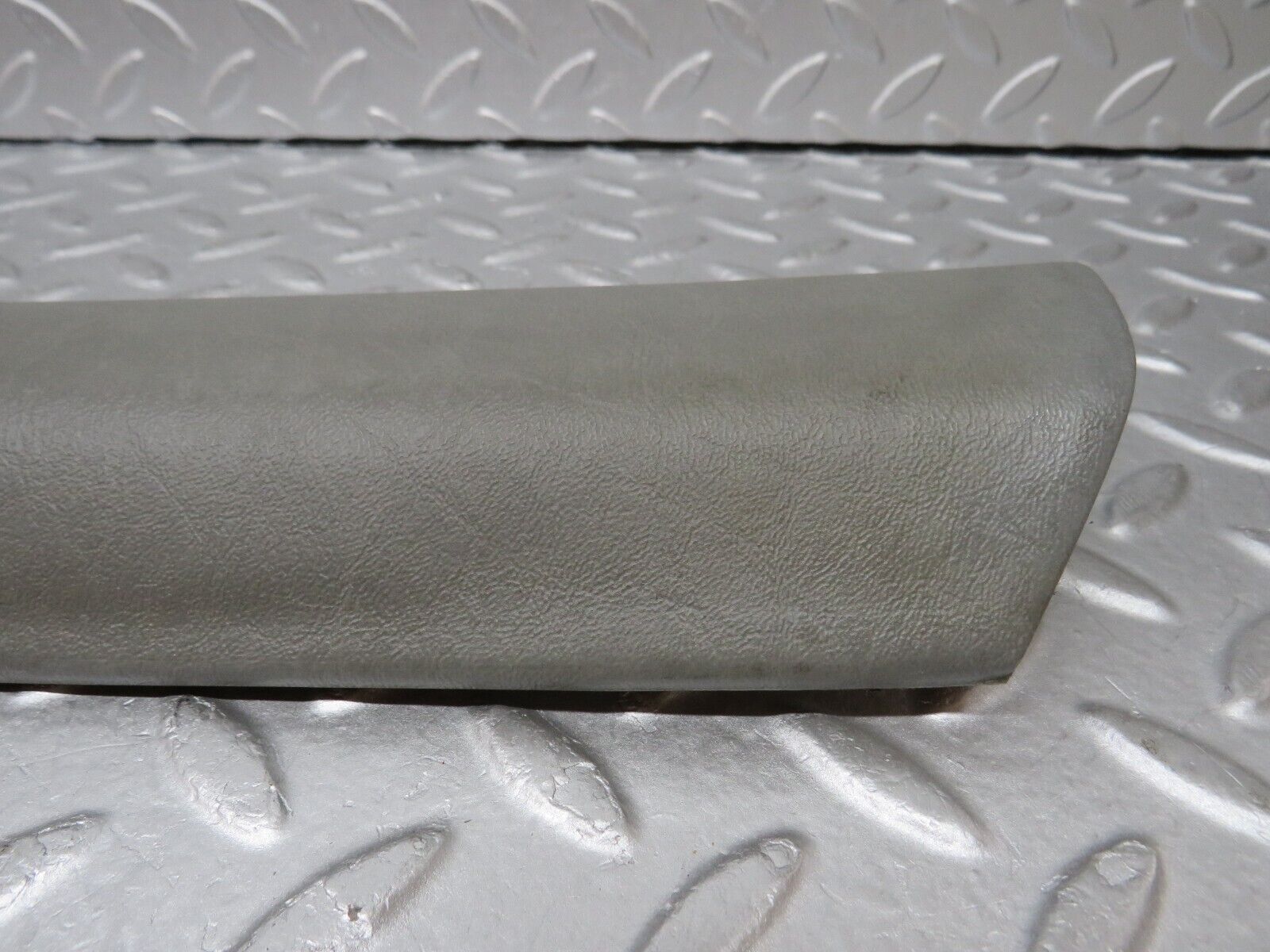 36060 Mercedes-Benz W126 420SE A Pillar Interior Cover Left Side Grey