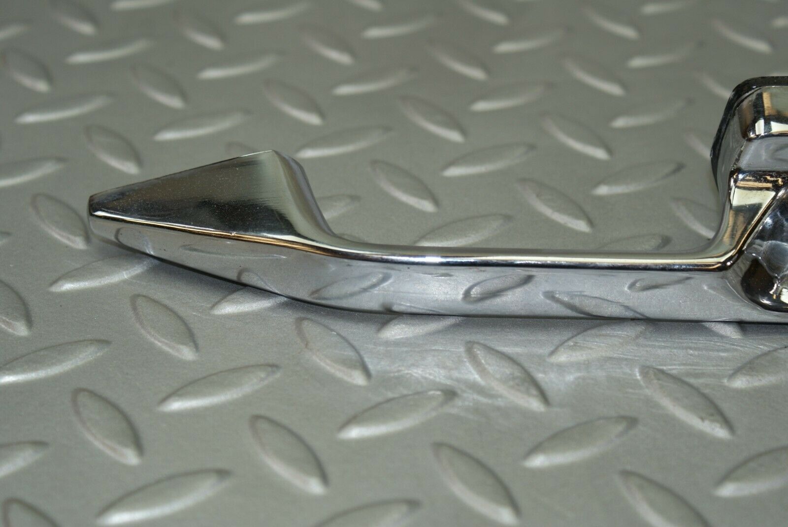 3104 Mercedes-Benz W115 220D Door Handle Front Right 1157660201