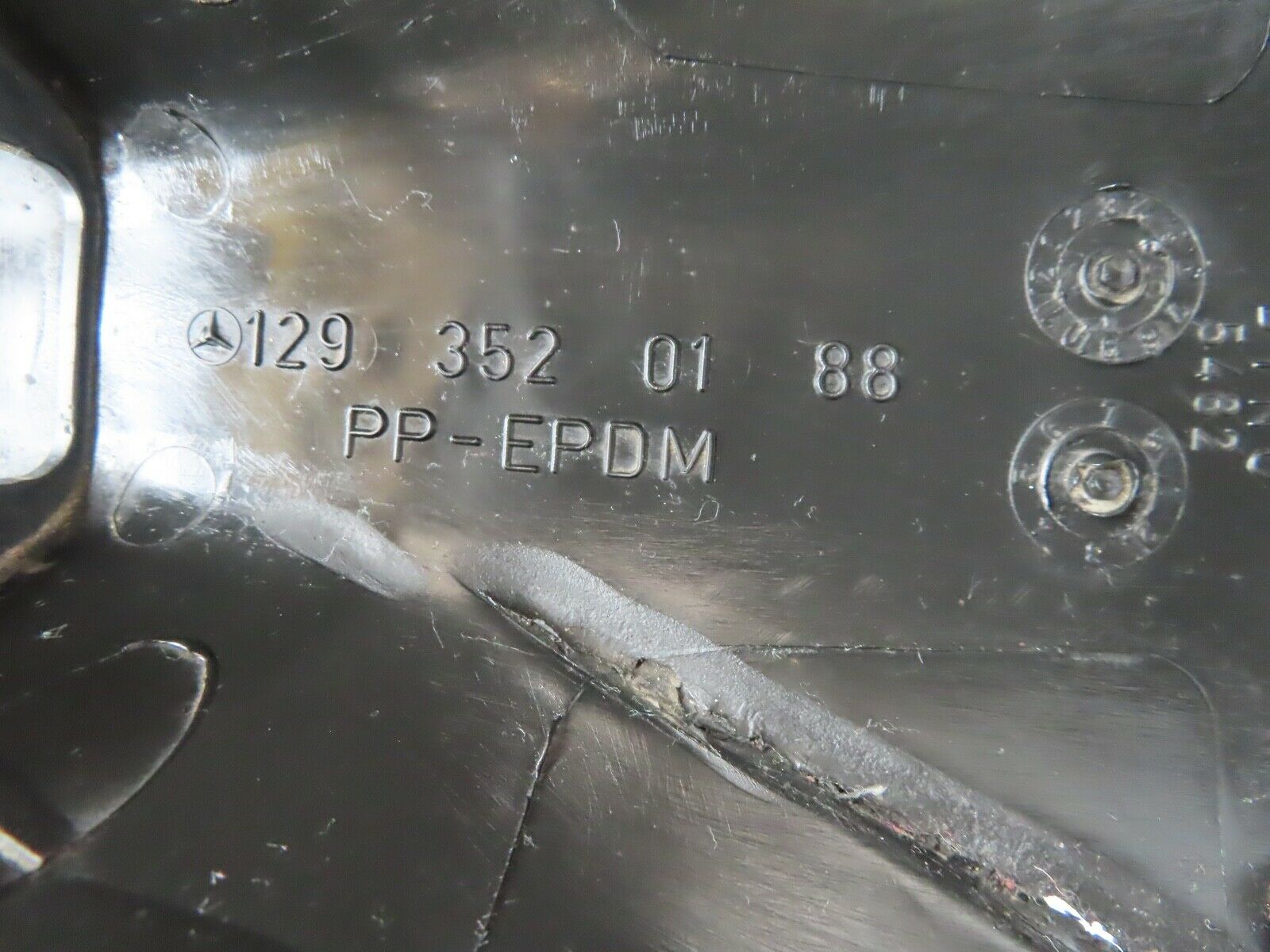 20064 Mercedes-Benz R129 300SL Coupe Rear Control Arm Cover Pair1293520188