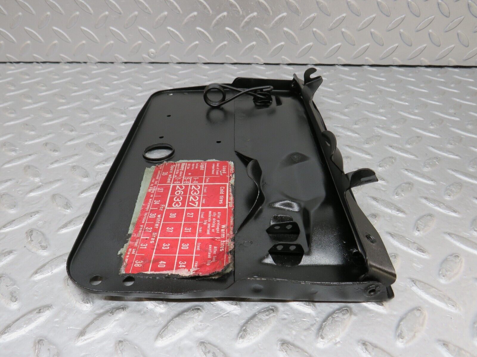 35872 Mercedes-Benz W108 Fuel Tank Flap Cap