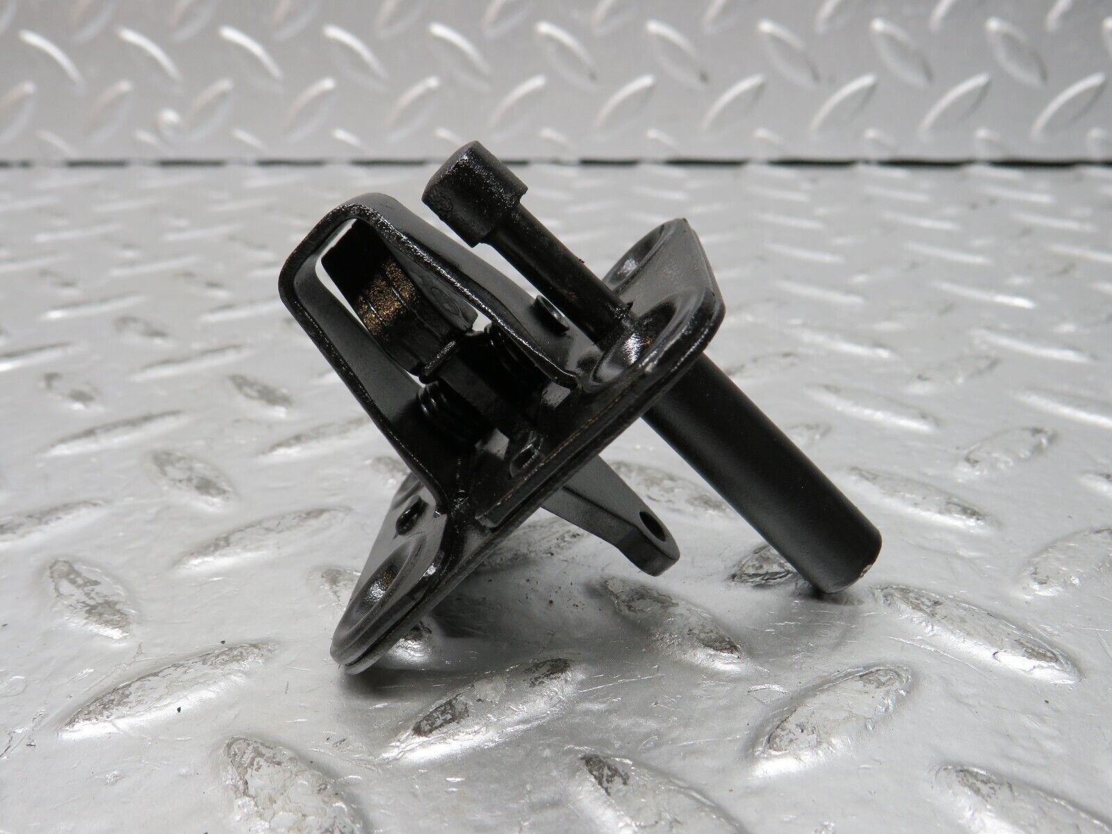 31995 Mercedes-Benz W123 230E Bonnet Lock Latch