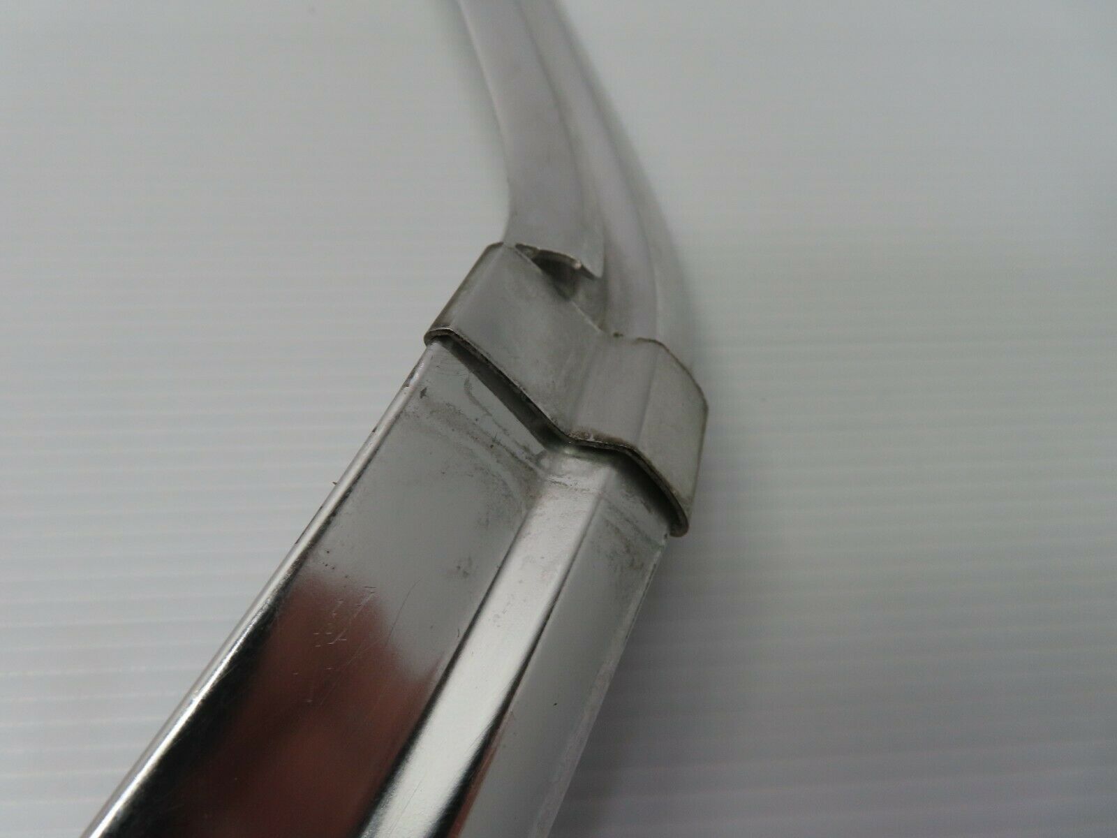 7173 Mercedes-Benz C107 350 SLC Rear Windscreen Chrome Frame