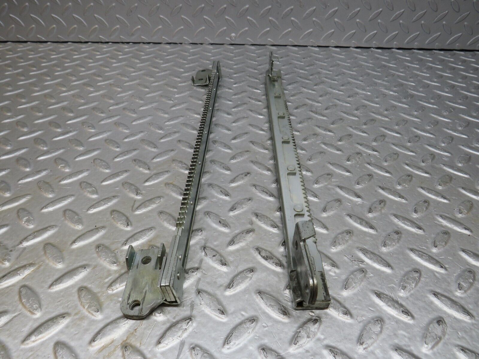 37084 Mercedes-Benz C126 420SEC Coupe Electric Seat Rail Pair 1269100184