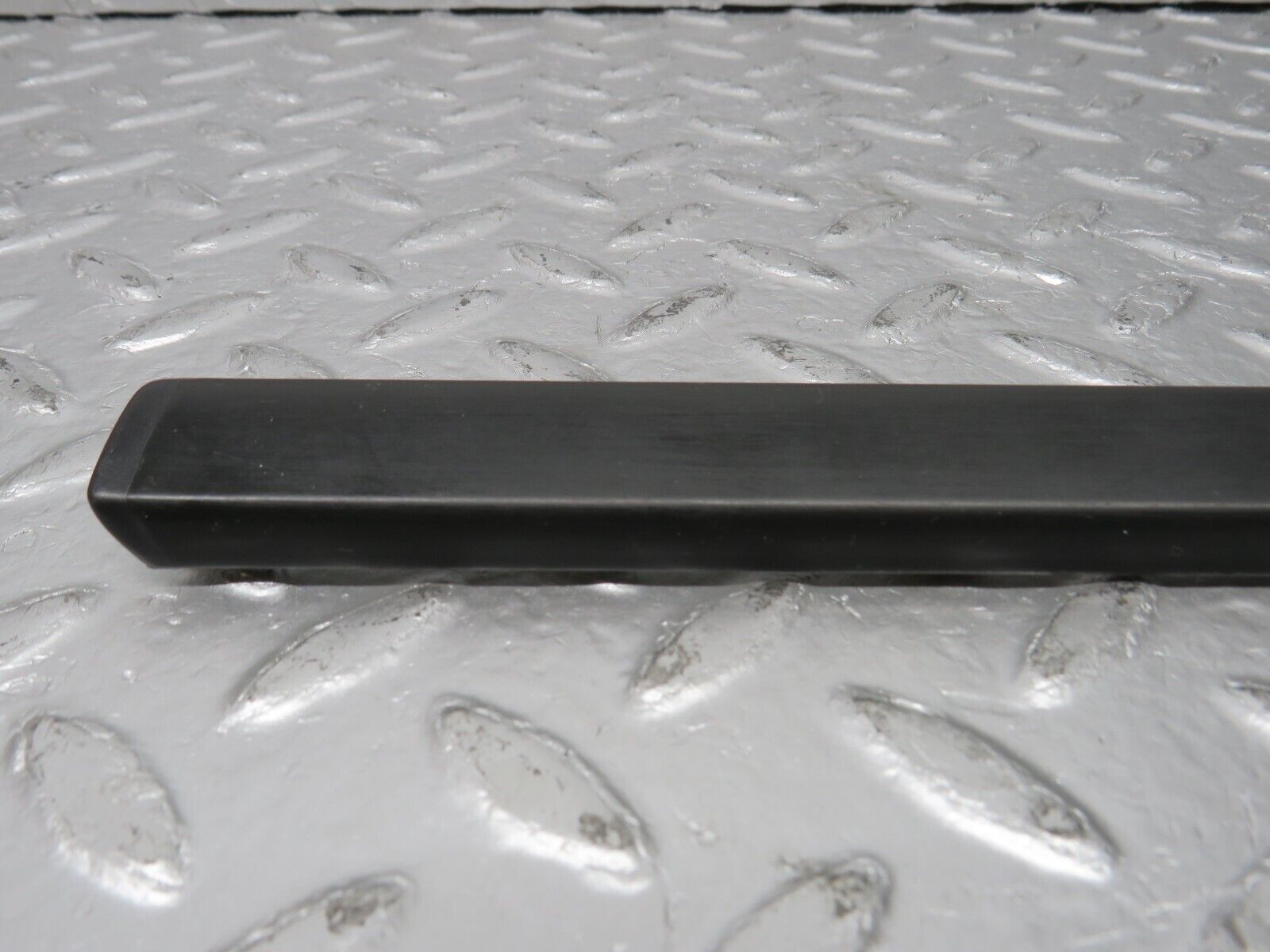 33780 Mercedes-Benz W201 190E 2.0L Front Right Fender Wing Centre Moulding Trim