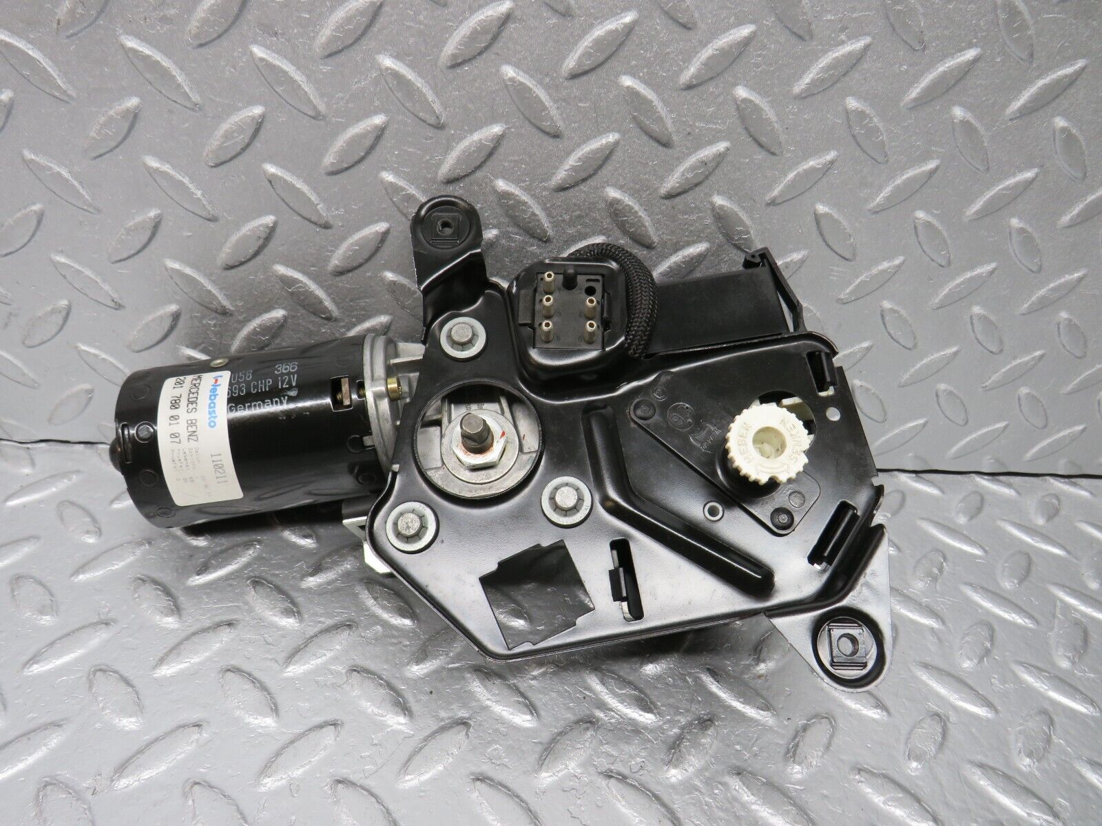 38763 Mercedes-Benz W201 190E 2.6L Sunroof Motor Webasto With Relay 2017800107 1248210047