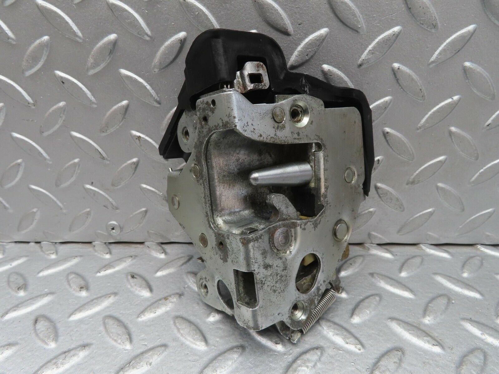 13636 Mercedes-Benz W123 200 Rear Right Door Lock Mechanism 1237330208