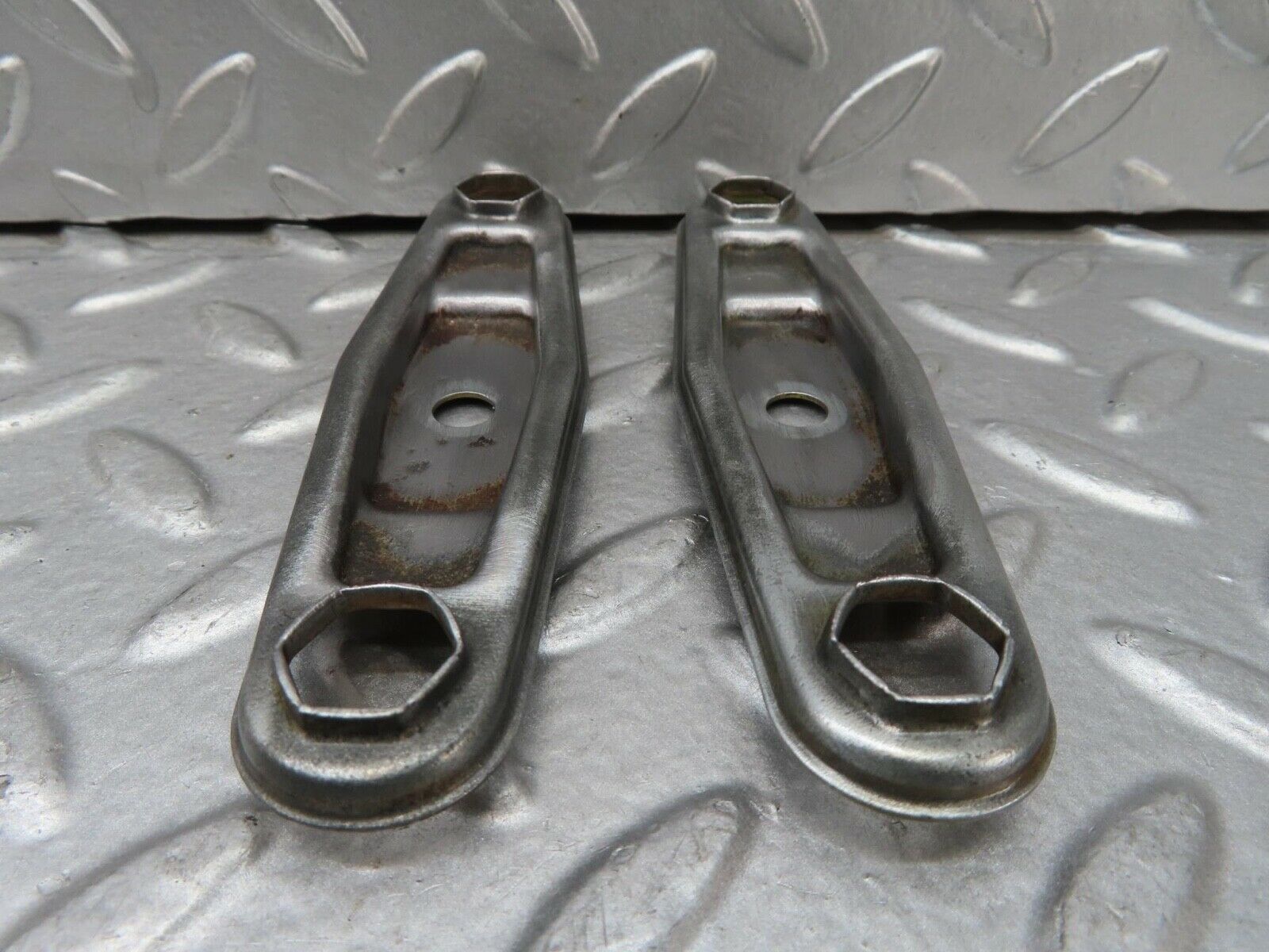 15329 Mercedes-Benz W123 230E Fuel Injector Bracket