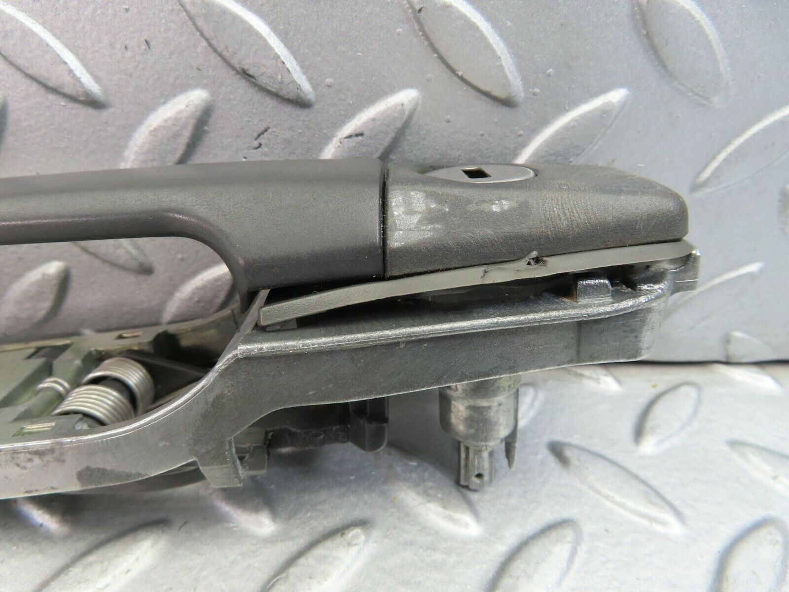 9381 Mercedes-Benz C124 300CE Coupe Left Door Handle No Key