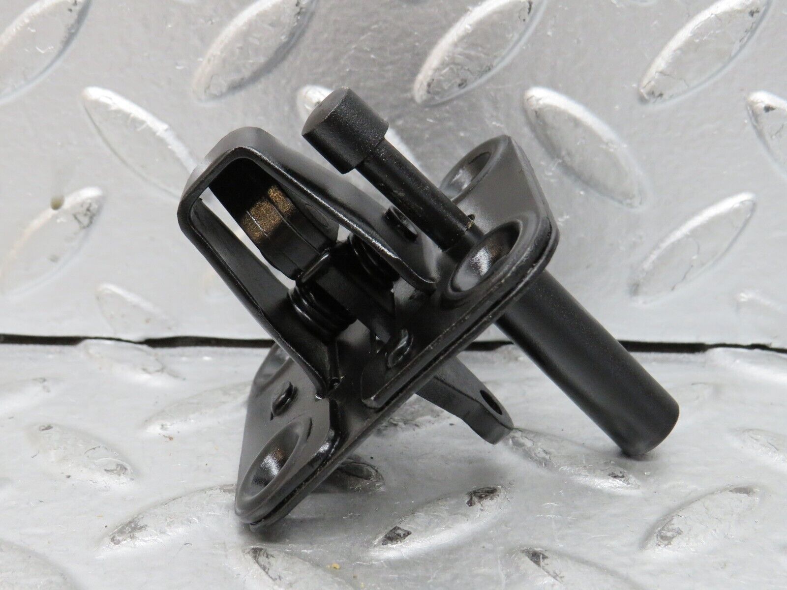 28375 Mercedes-Benz S123 240D Wagon Bonnet Lock Latch