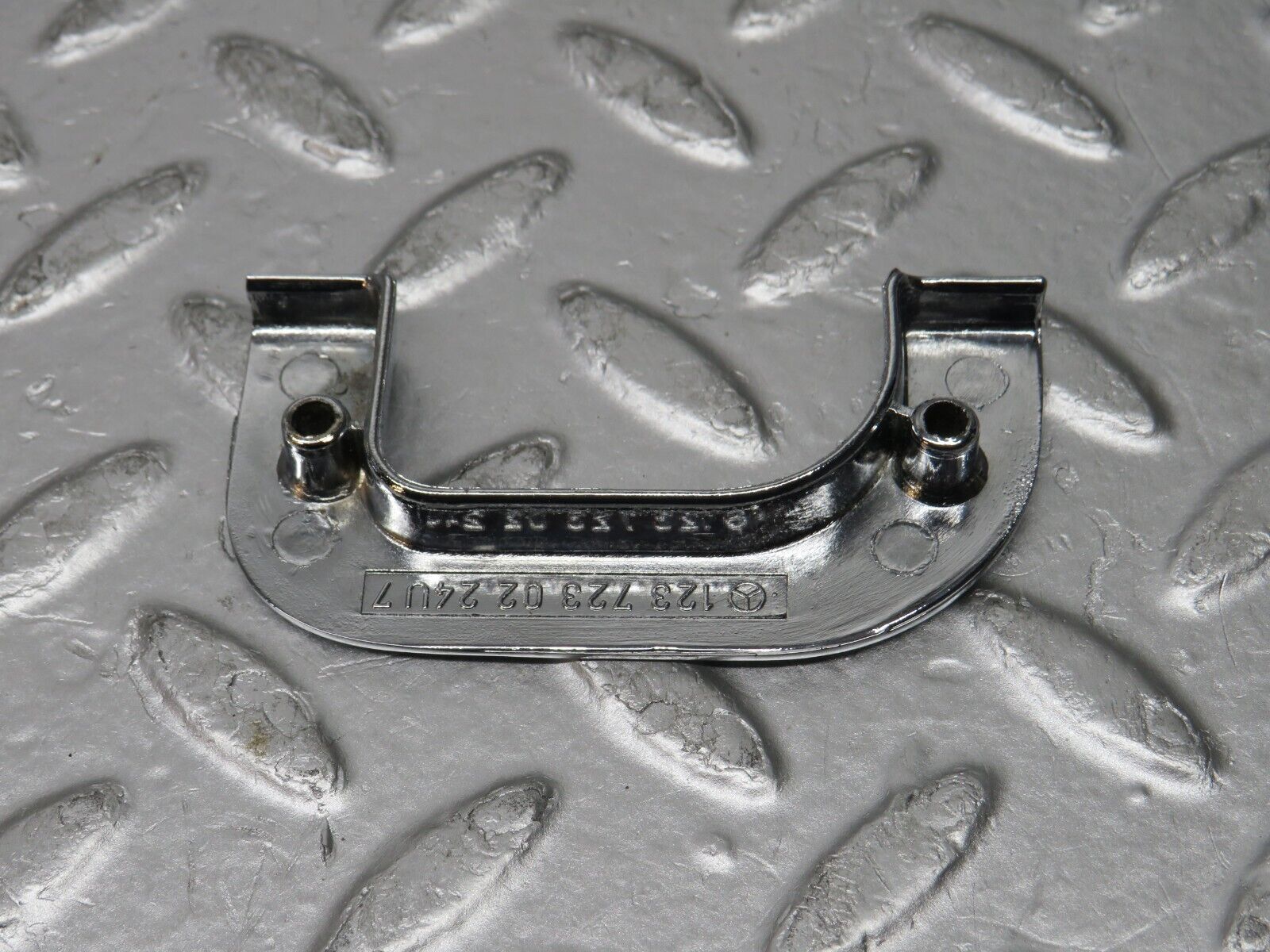 0542 Mercedes-Benz W123 230E Right Interior Chrome Door Latch Trim 1237230224