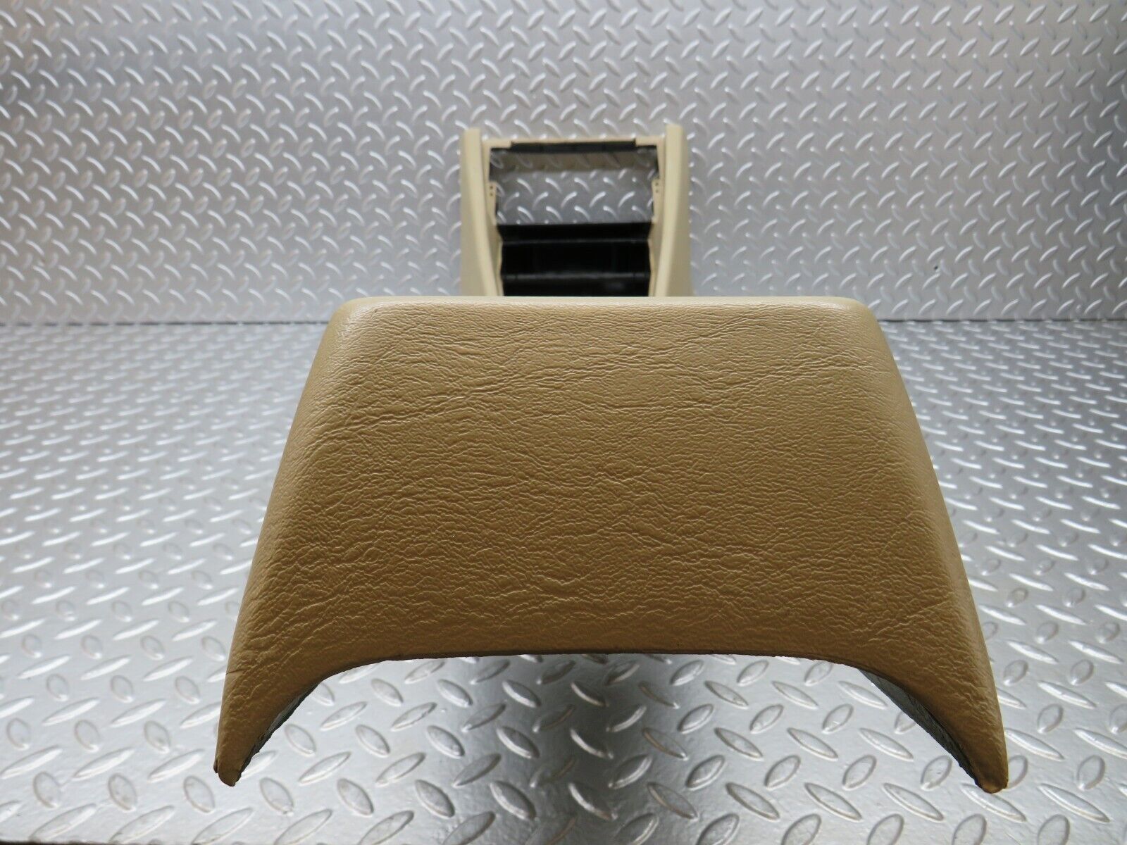 27619 Mercedes-Benz S124 300TE Wagon Centre Console Beige