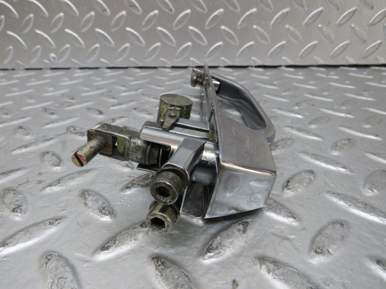 26082 Mercedes-Benz W116 450SE Chrome Door Handle Rear Right No Key 1167600059