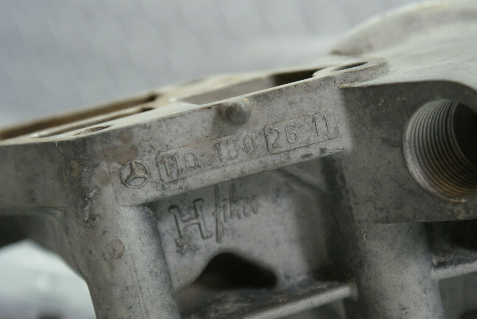 2869 Mercedes-Benz C123 280CE Coupe Oil Filter House 1101802611