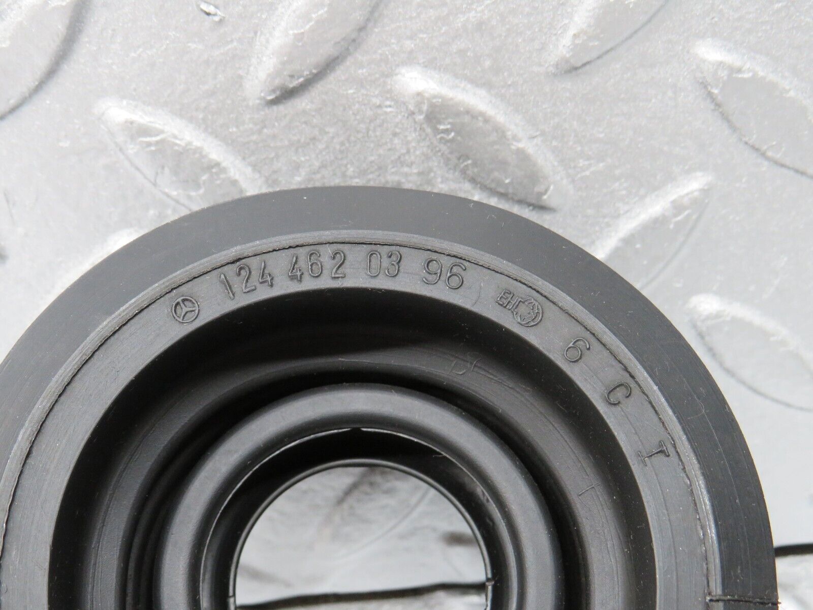 38043 Mercedes-Benz A124 320E Cabriolet Steering Column Rubber 1244620396