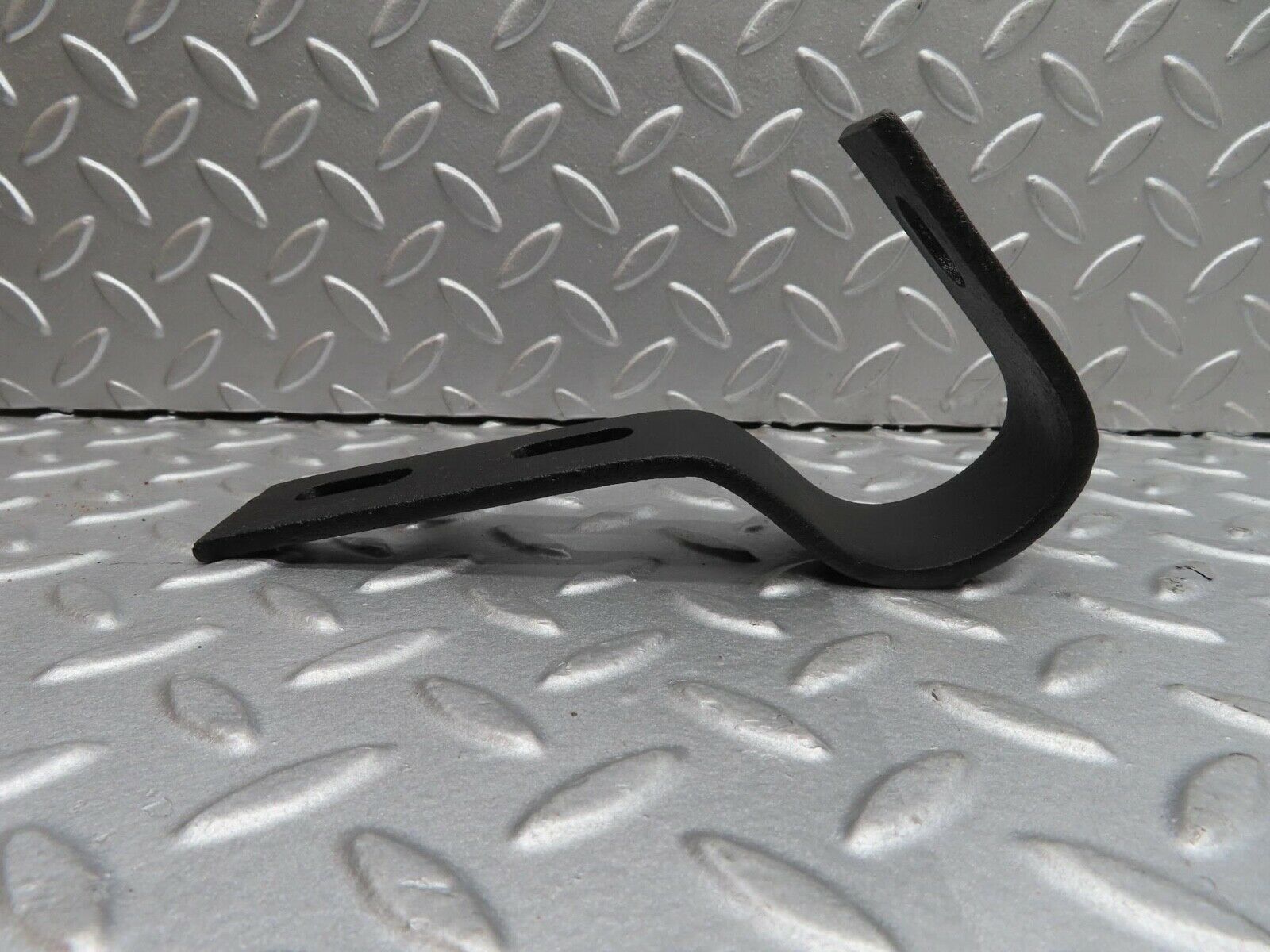 12280 Mercedes-Benz W108 280SE 3.5 Front Bumper Bracket