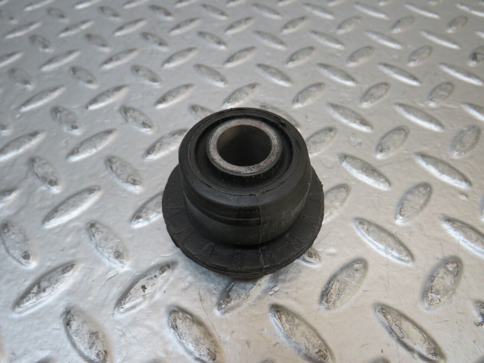 27082 Mercedes-Benz W123 280E Control Arm Bushing Kit New 1233301375