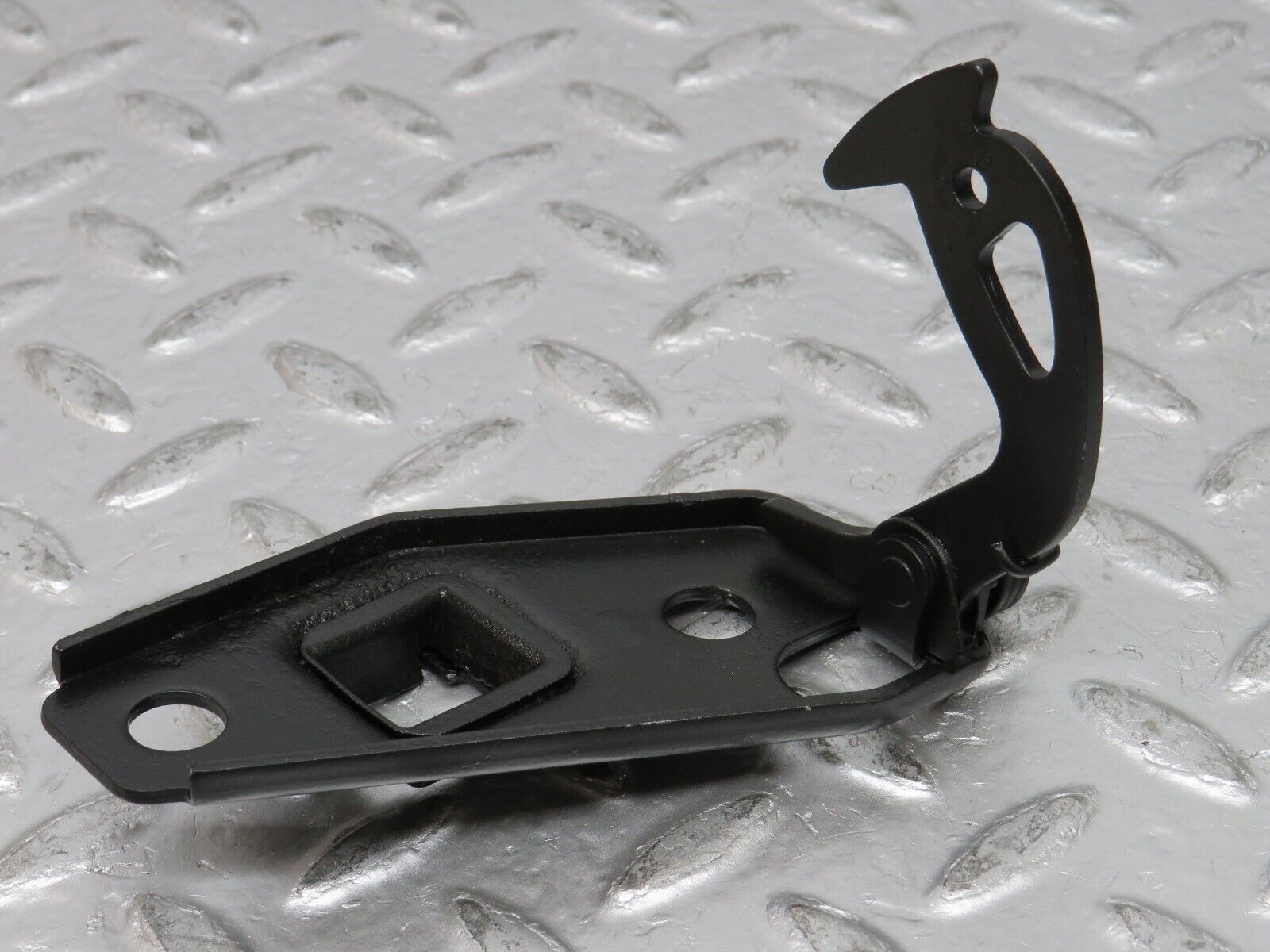 31782 Mercedes-Benz W201 190LE 1.8L Bonnet Safety Latch 2018800560