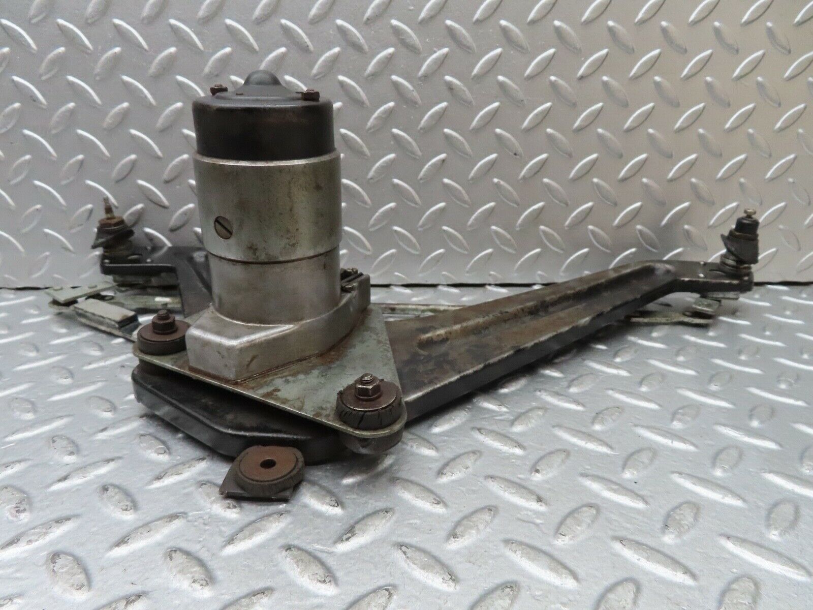 18957 Mercedes-Benz W121 190b Ponton Wiper Motor With Linkage