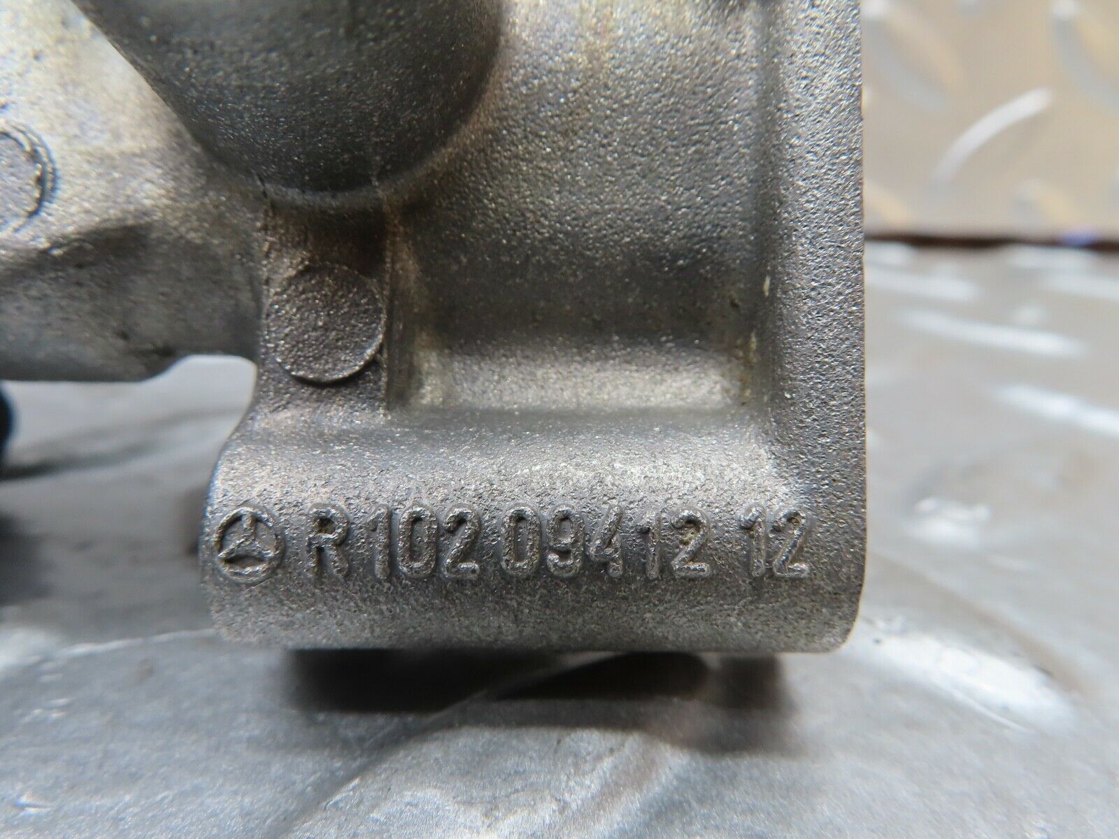 21199 Mercedes-Benz W123 230E Idle Control Valve 1020941212