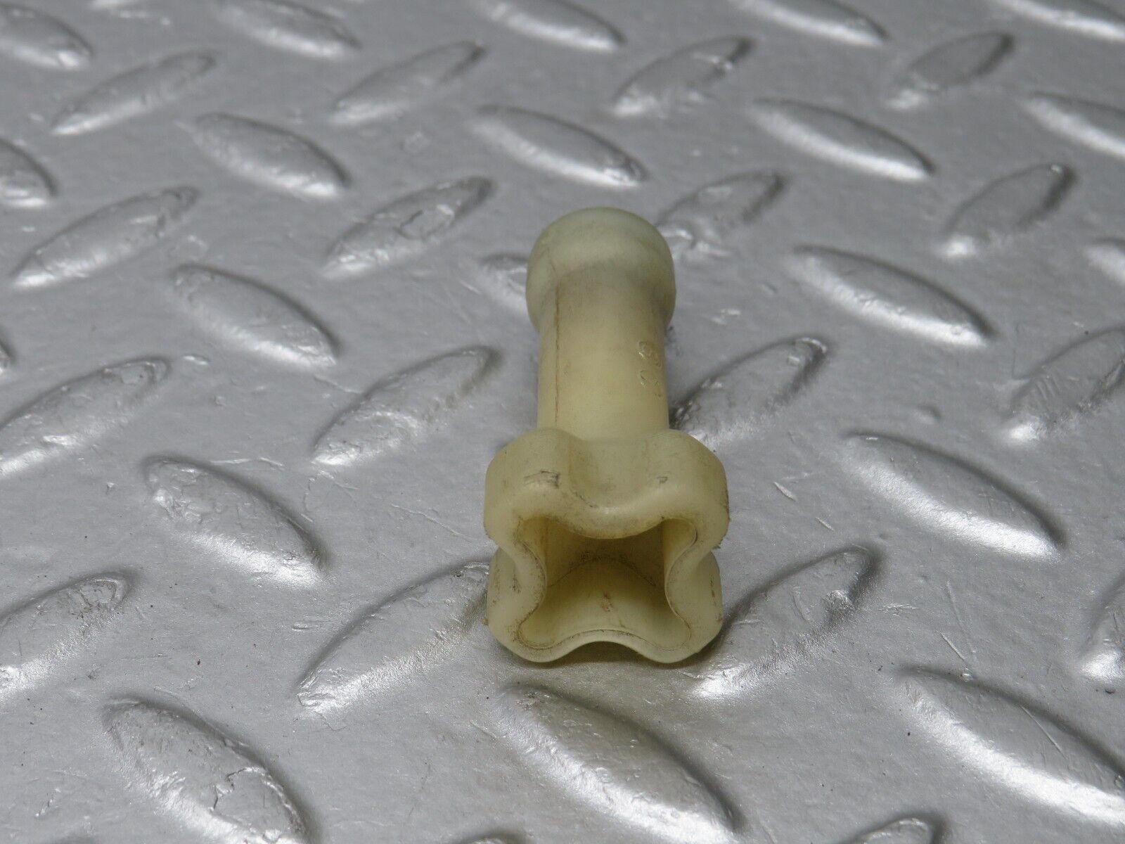 38139 Mercedes-Benz A124 320E Cabriolet Windscreen Washer Reservoir Holder 2018690028