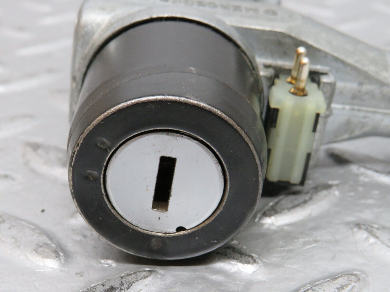 29774 Mercedes-Benz W123 230E Steering Lock Ignition Switch With Key 1264620630